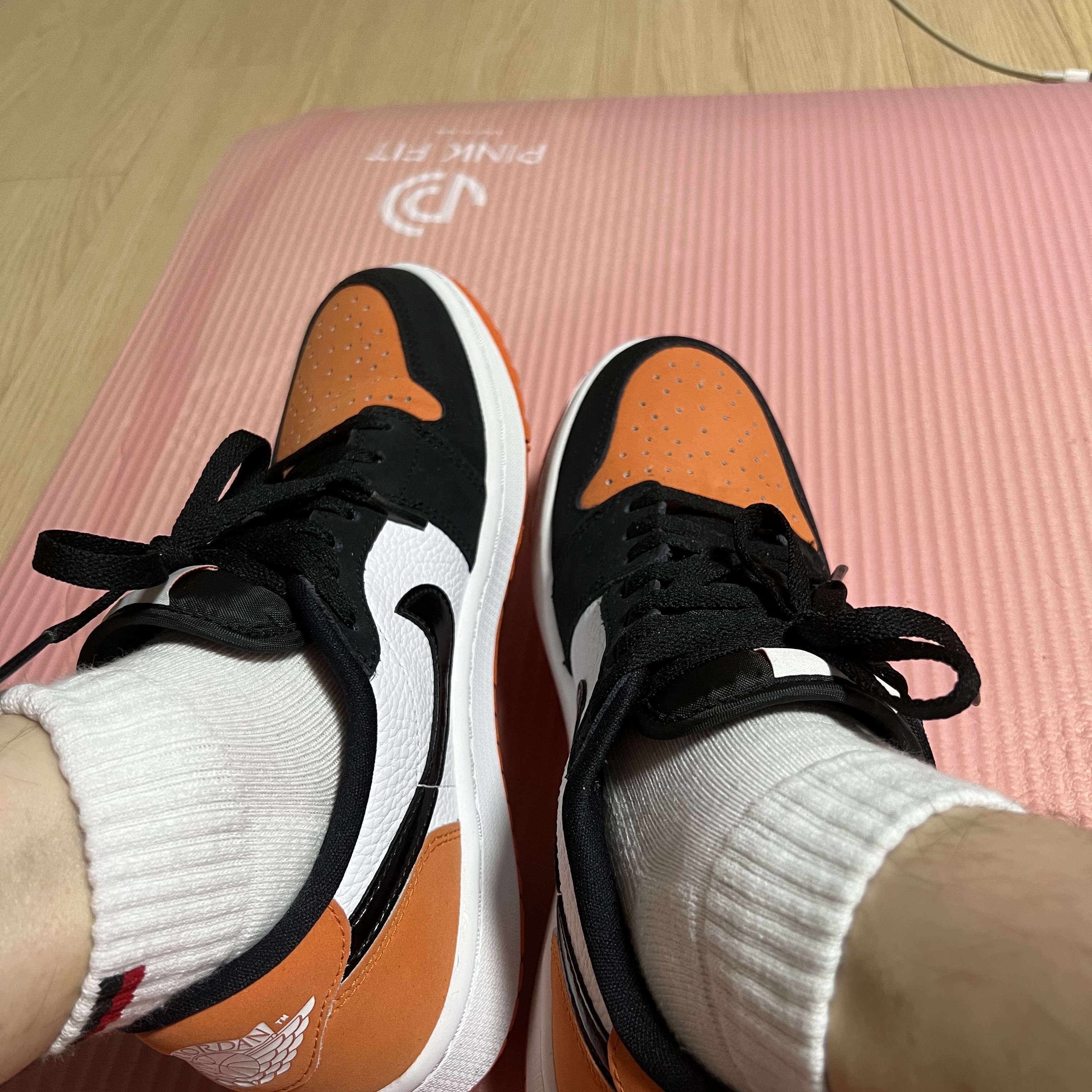 Jordan 1 Low Golf Starfish 착용 스타일 - 2