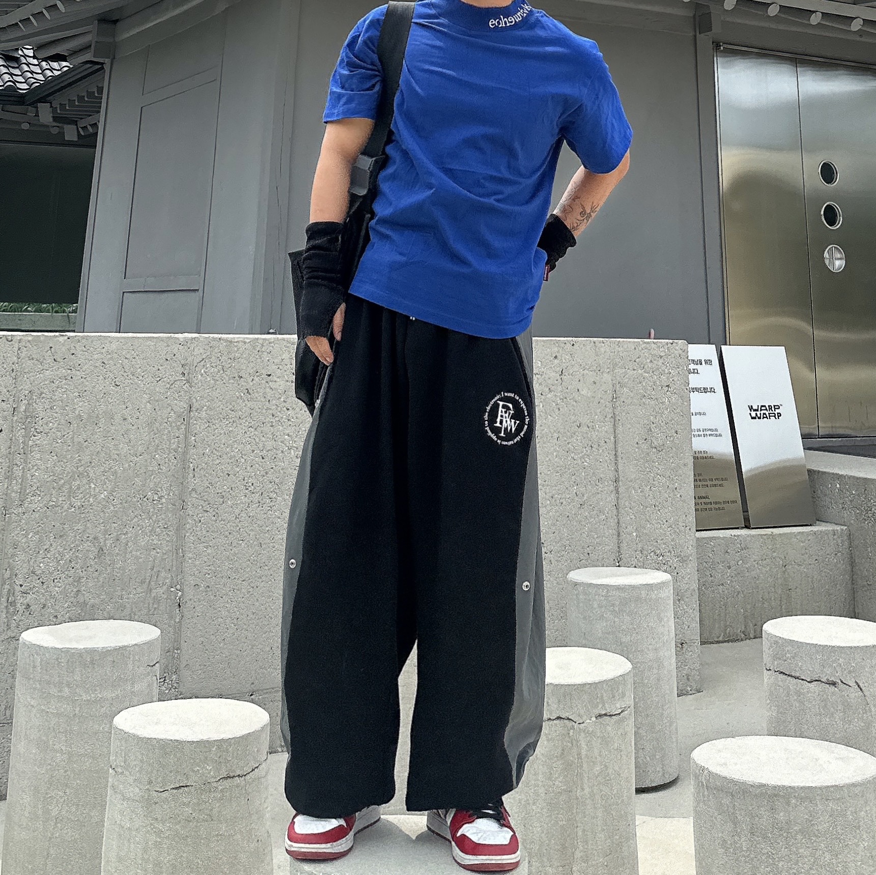 Jordan 1 Mid Chicago 2020, Apple AirPods Max Lightning Space Gray (Korean Ver.) 착용 스타일 - 3