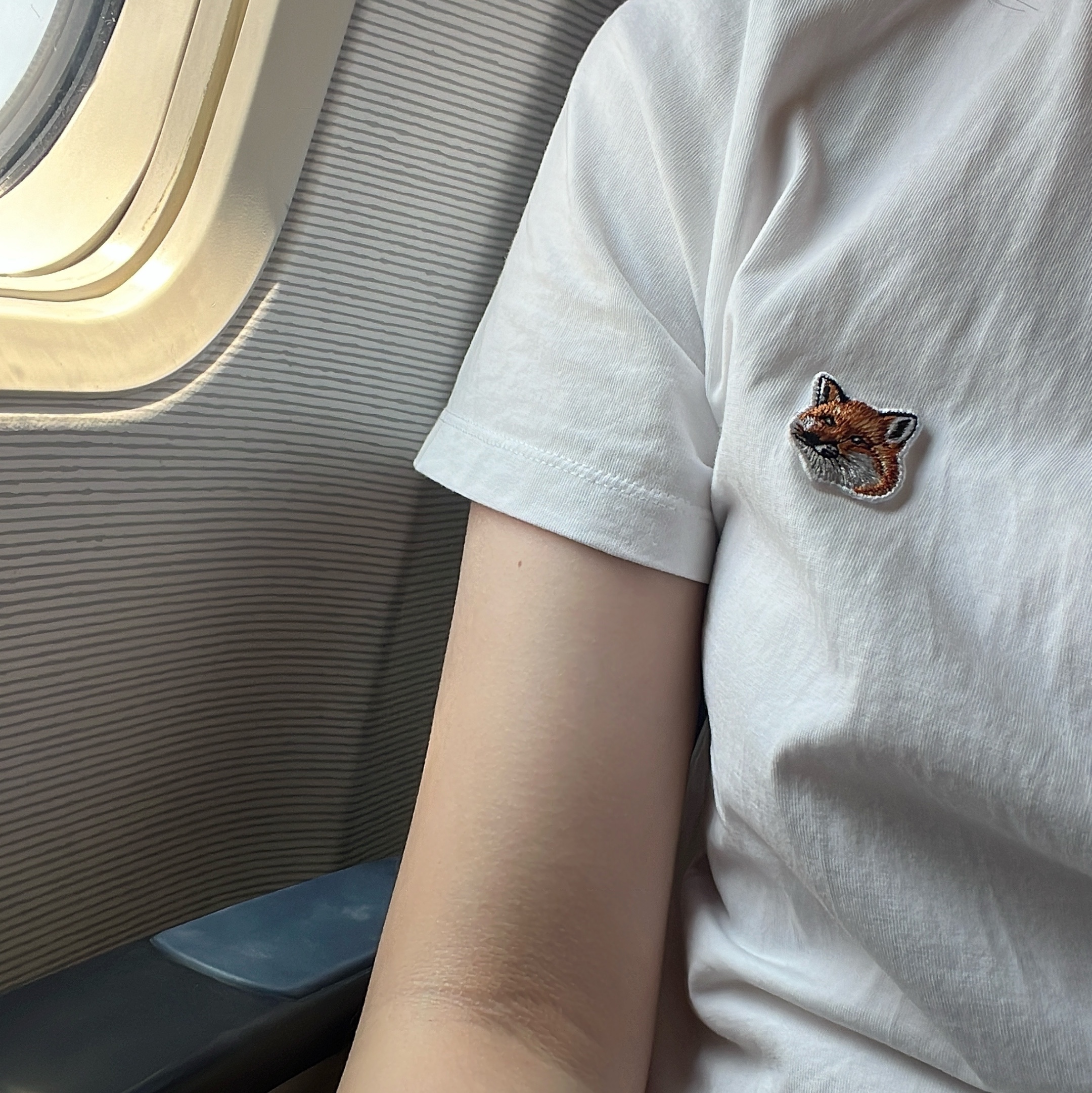 Maison Kitsune Fox Head Patch Classic T-Shirt White 착용 스타일