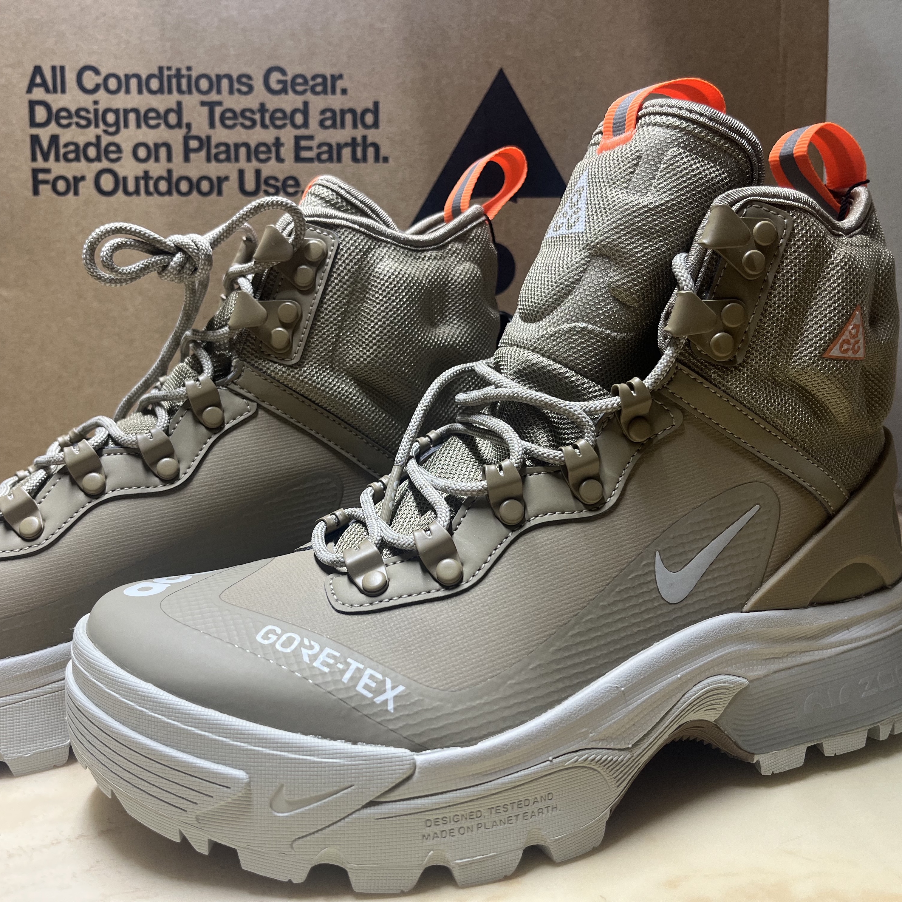 Nike ACG Air Zoom Gaiadome Gore-Tex Khaki Light Bone 착용 스타일 - 5