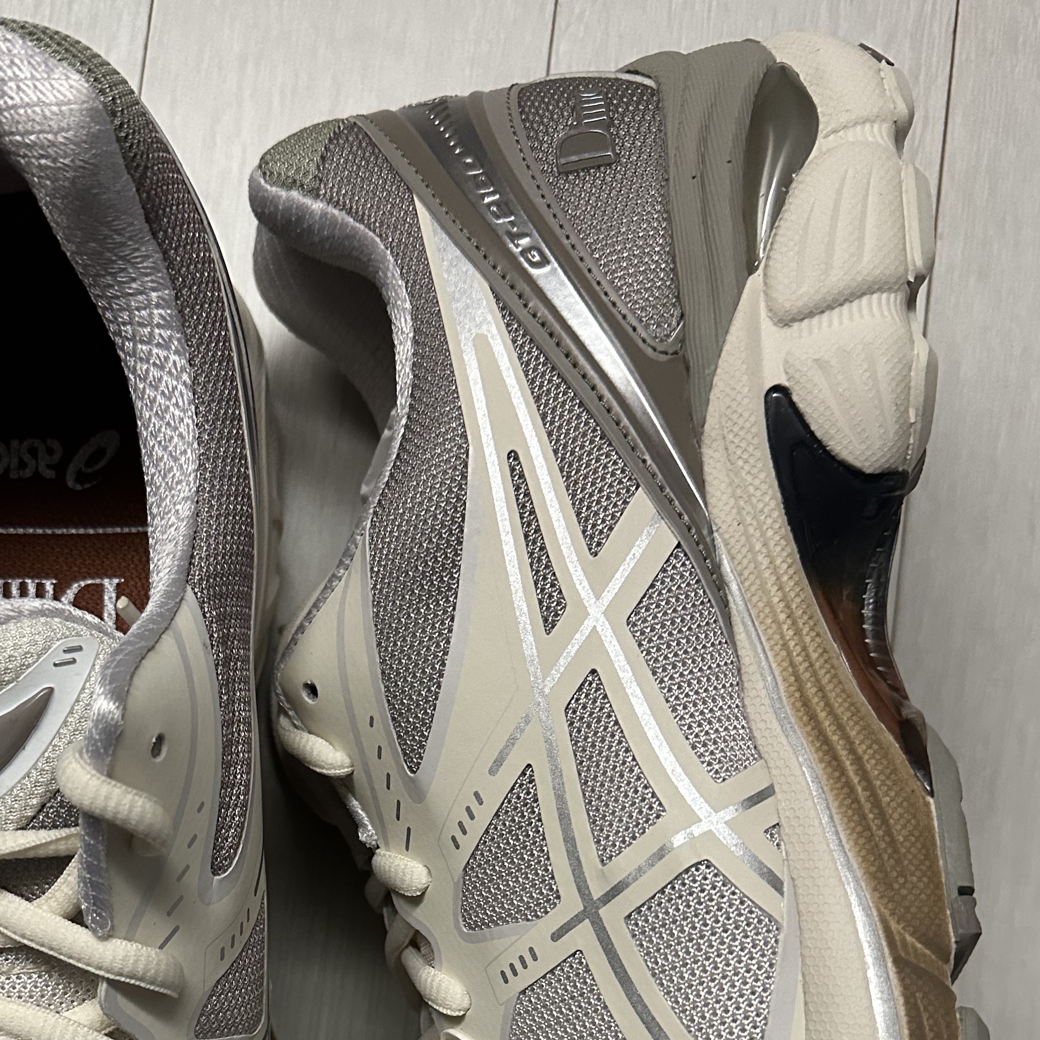 Asics x Dime GT-2160 Arctic Wolf London Fog 착용 스타일