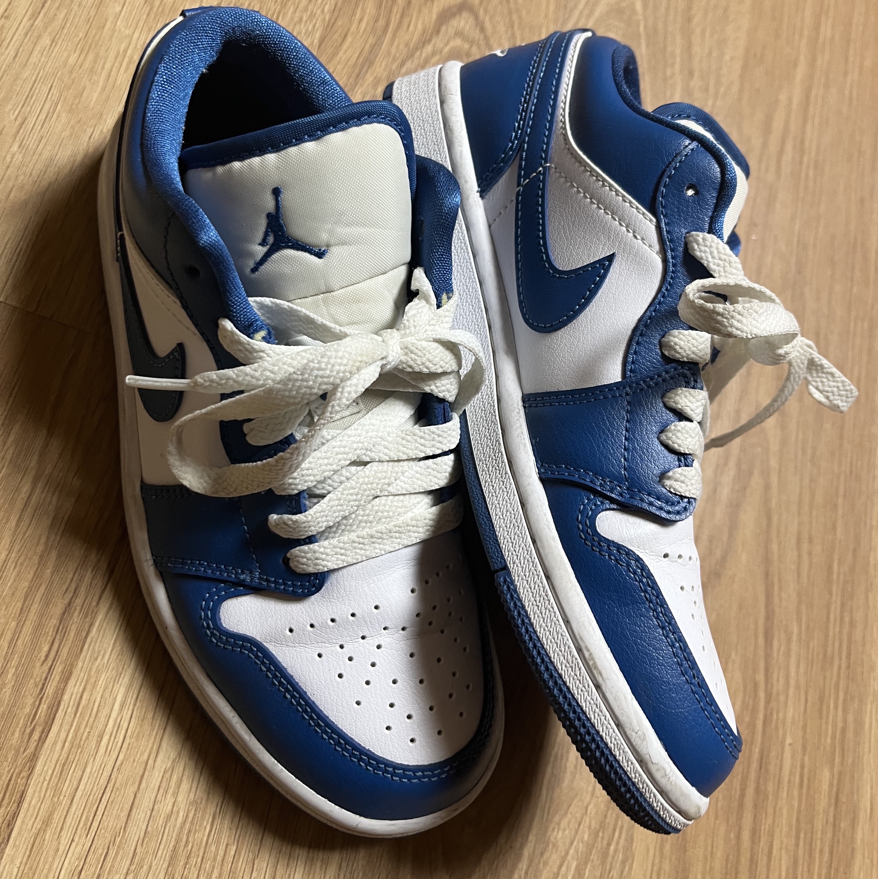 (W) Jordan 1 Low White Dark Marina Blue 착용 스타일 - 1