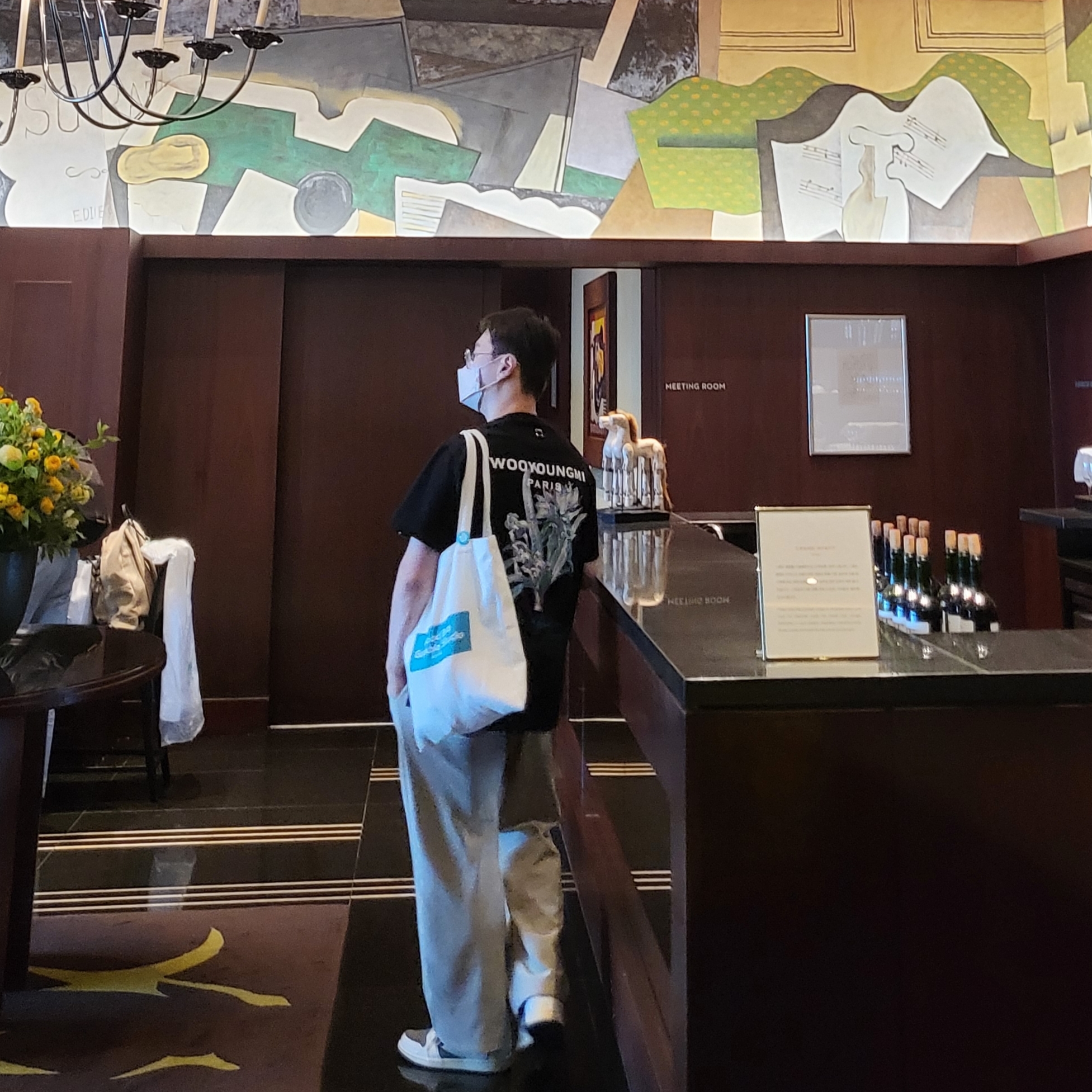 Wooyoungmi Flower Print Back Logo T-Shirt Black - 23SS, Jordan 1 x Travis Scott Retro Low OG SP Sail and Ridgerock 착용 스타일