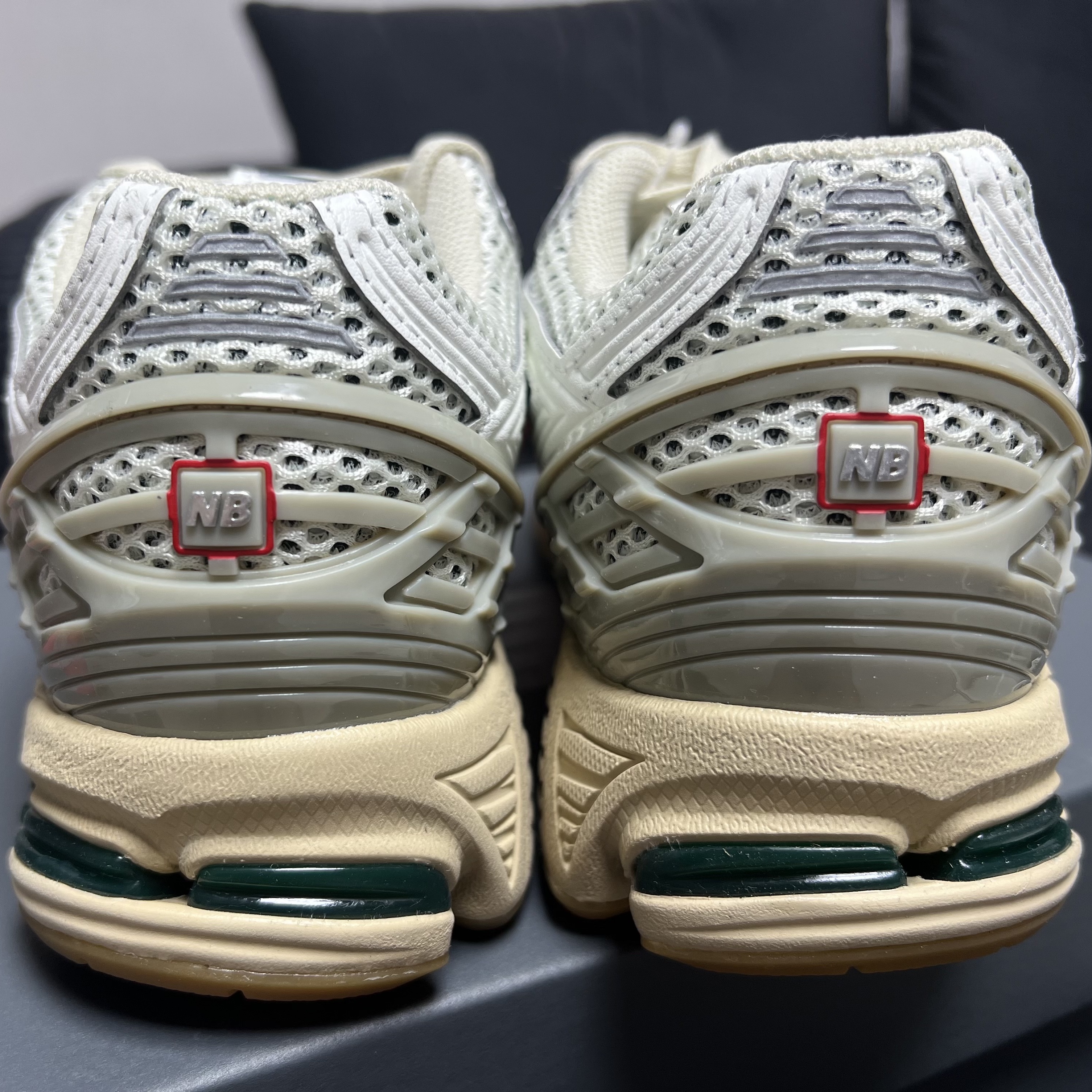 New Balance 1906R Silver Green 착용 스타일 - 3