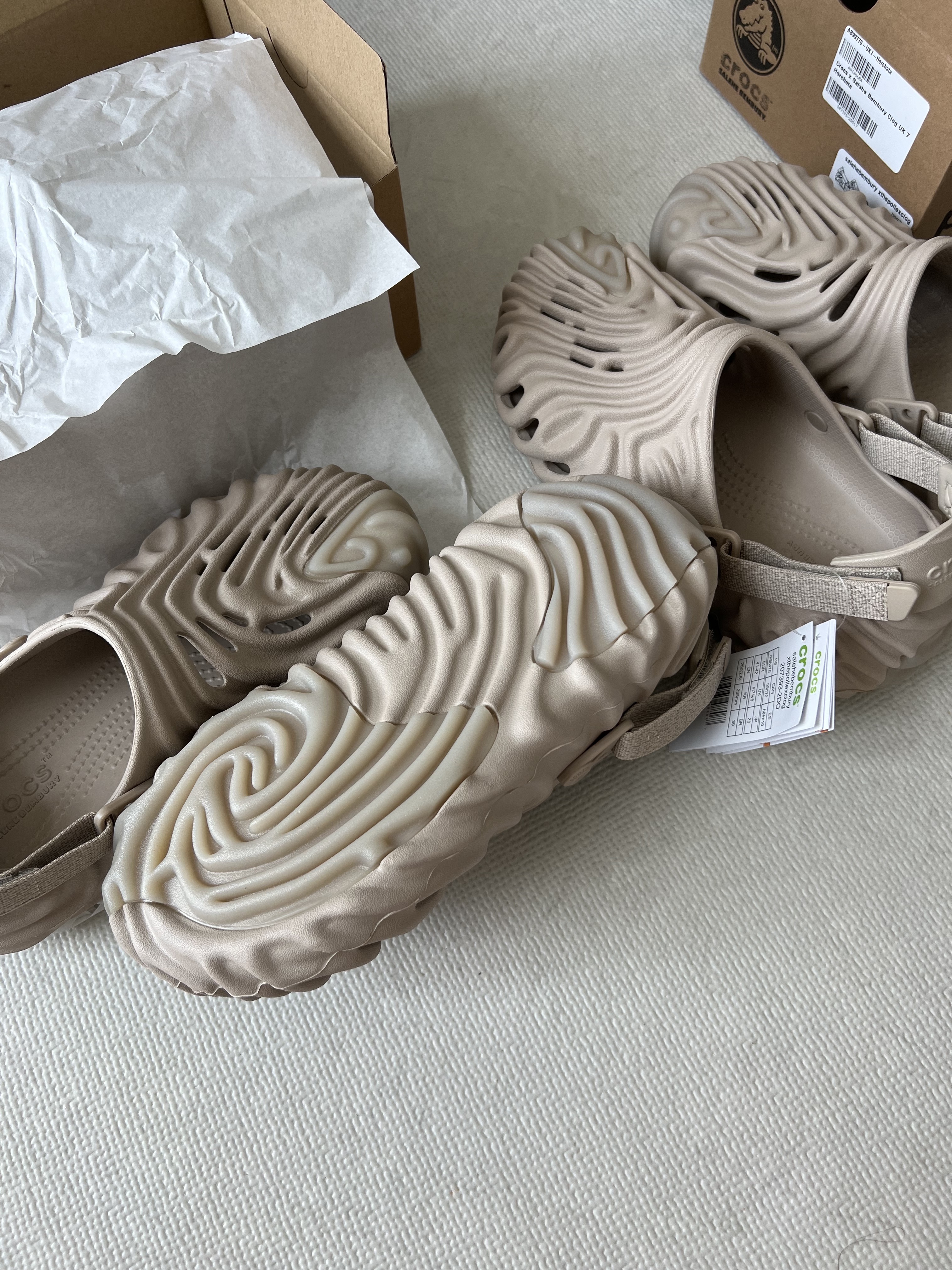 Crocs x Salehe Bembury Pollex Clog Horchata 착용 스타일