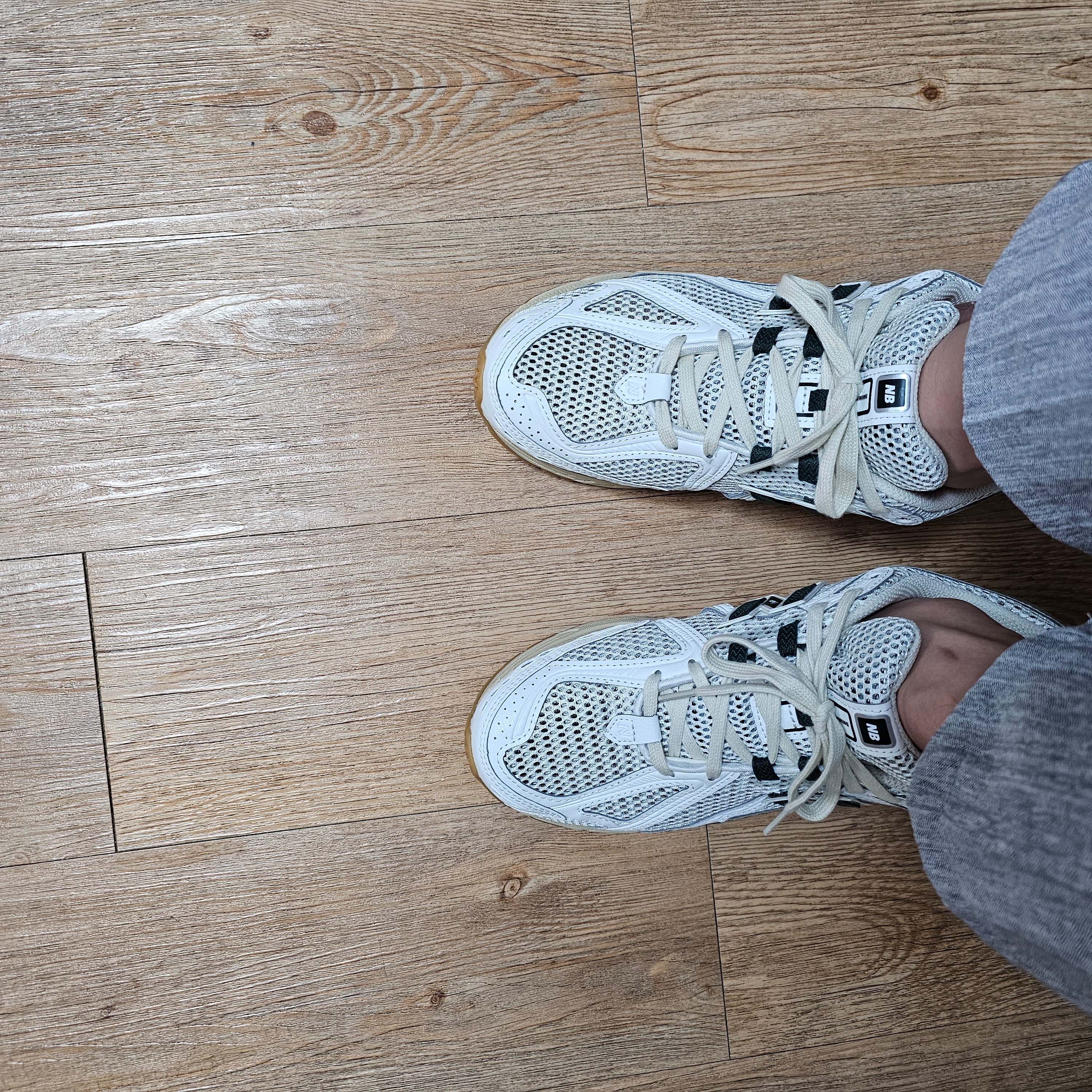 New Balance 1906R Silver Green 착용 스타일