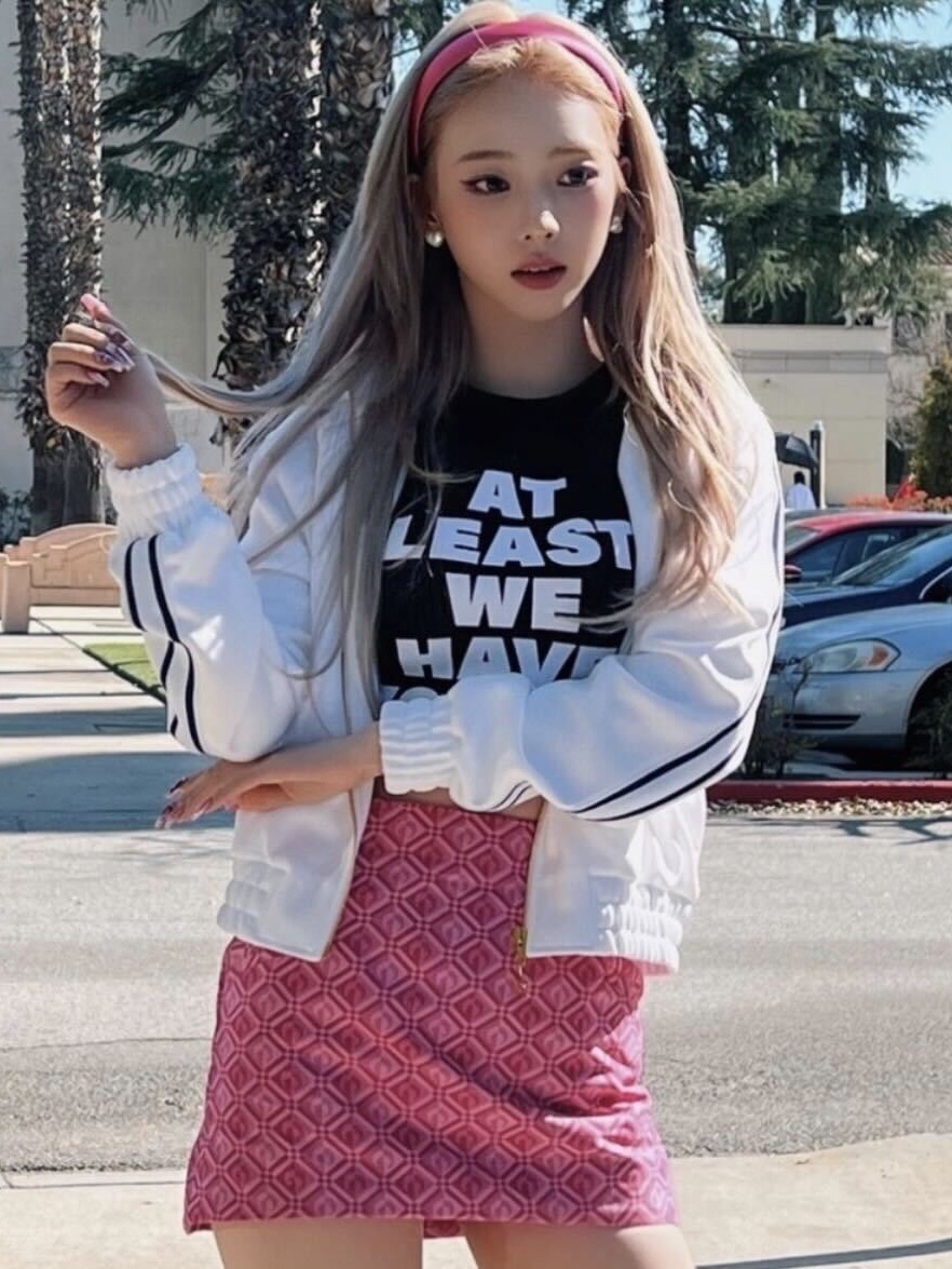 (W) Youhee Lettering T-Shirt Black 착용 스타일 - 2
