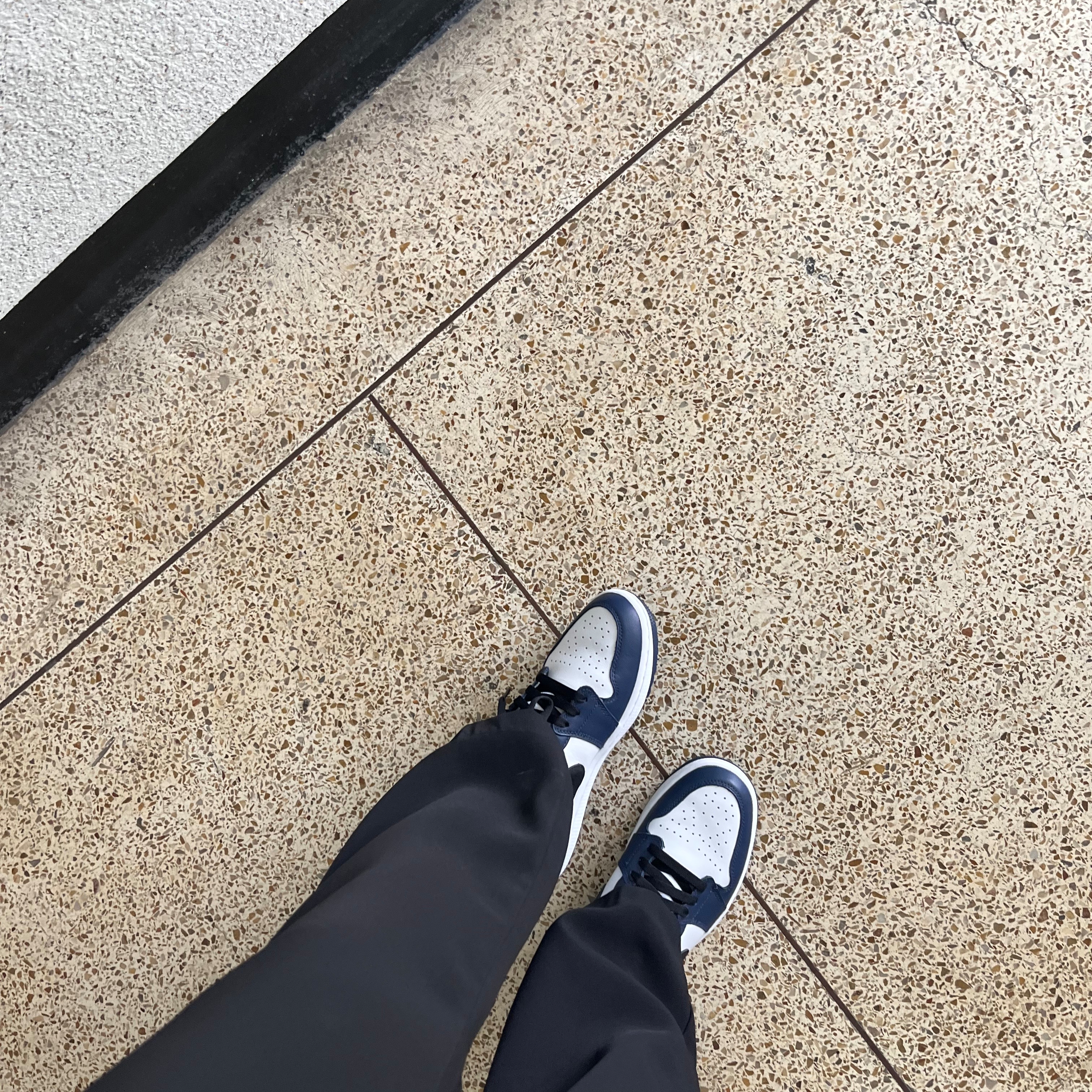 Jordan 1 Low Golf Midnight Navy 착용 스타일 - 1