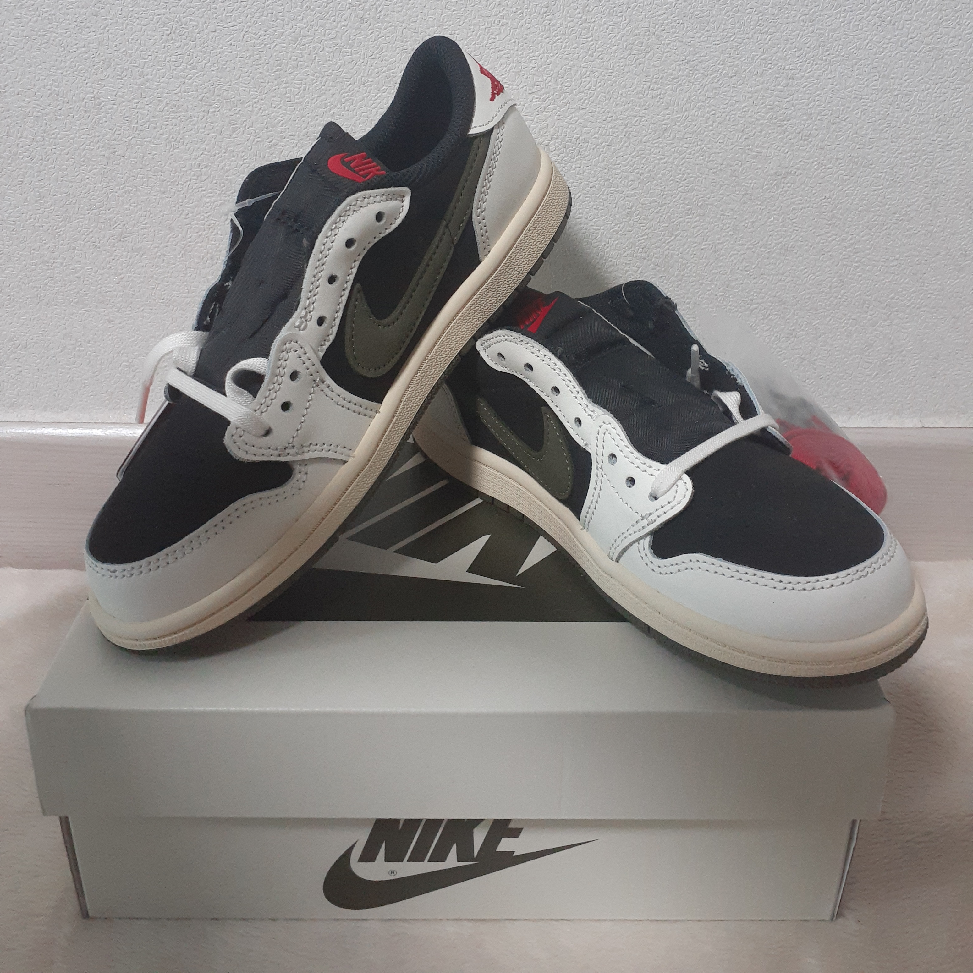 (PS) Jordan 1 x Travis Scott Retro Low OG SP Medium Olive 착용 스타일