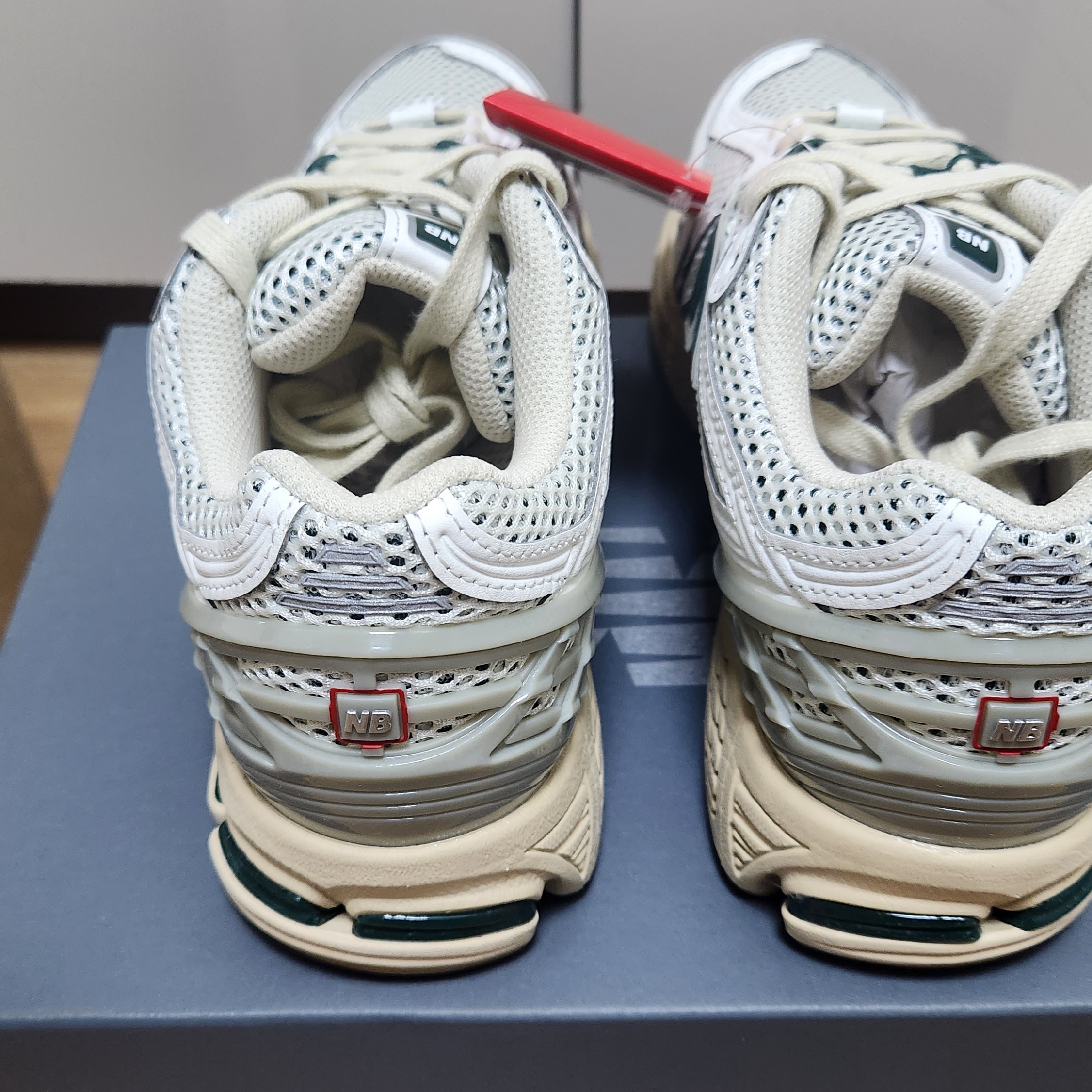 New Balance 1906R Silver Green 착용 스타일 - 3