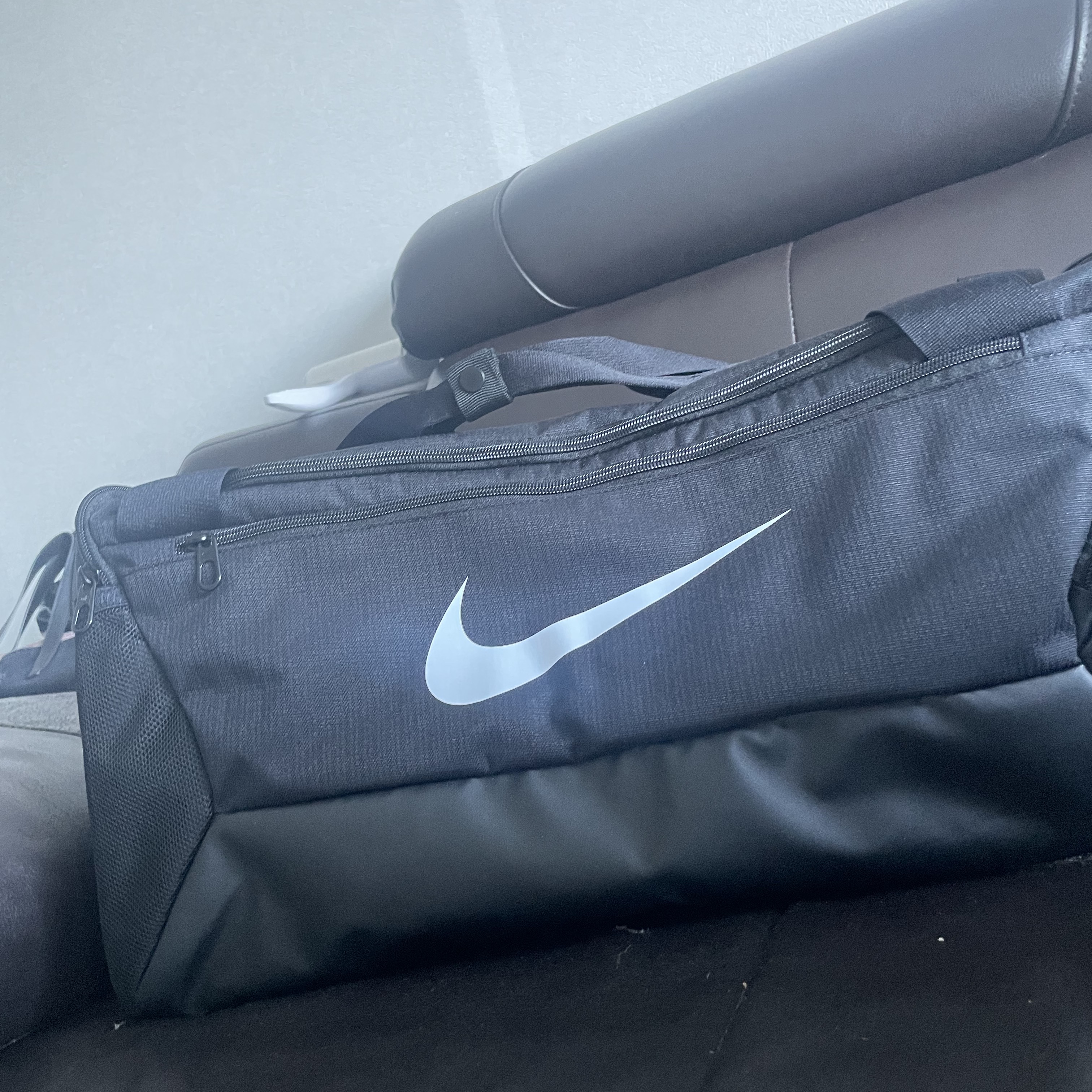 Nike Brasilia 9.5 Training Duffle Bag Small 41L Black 착용 스타일 - 2