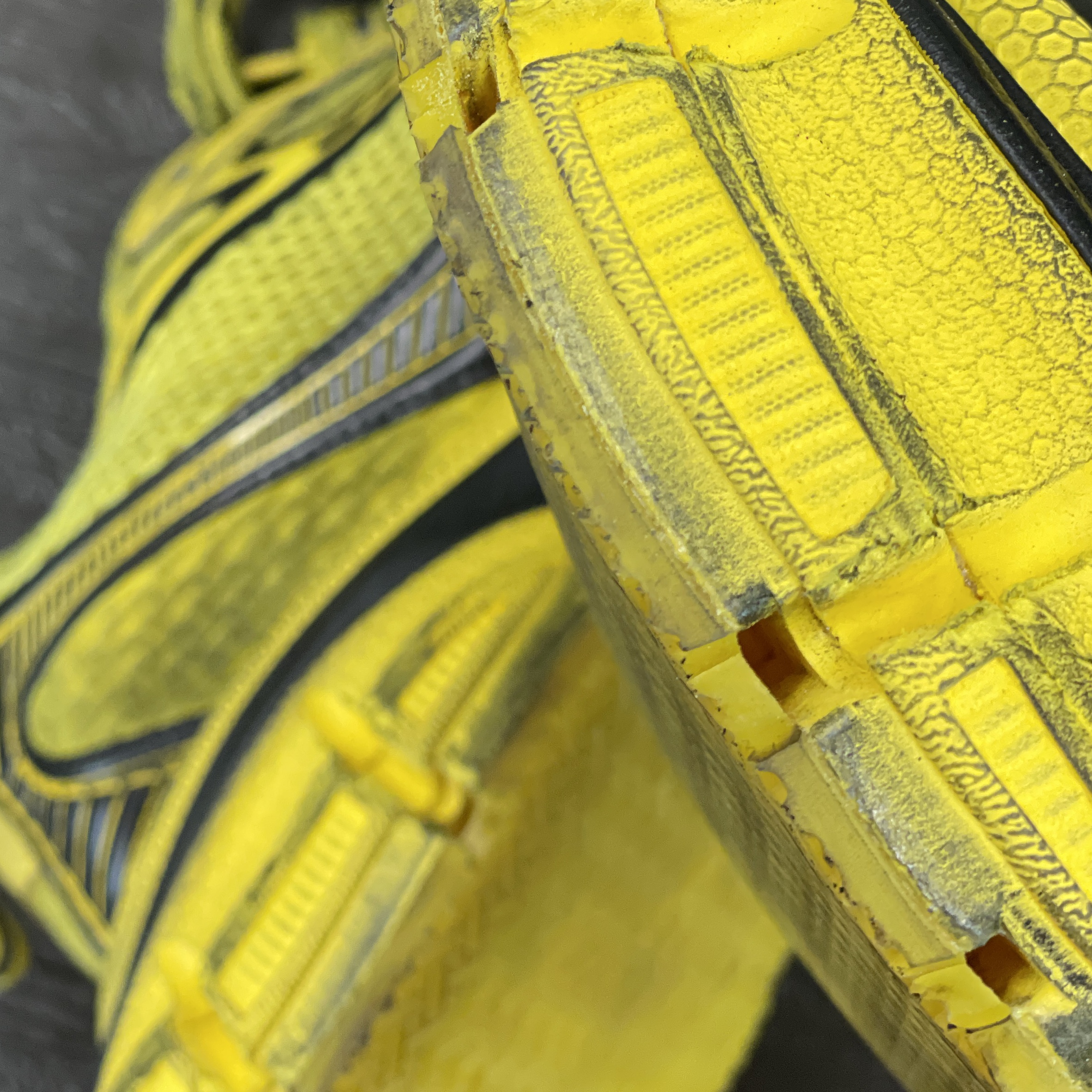 Balenciaga 3XL Sneakers Yellow Black 착용 스타일 - 3