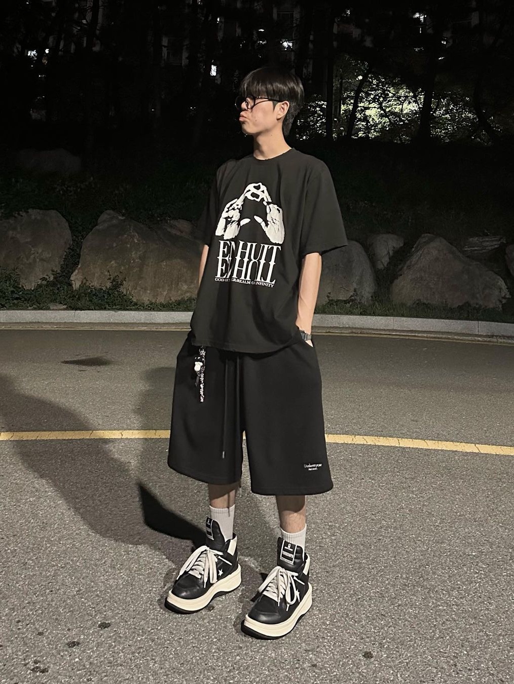 Undermycar EN HUIT Graphic T-Shirt Black - 23SS 착용 스타일