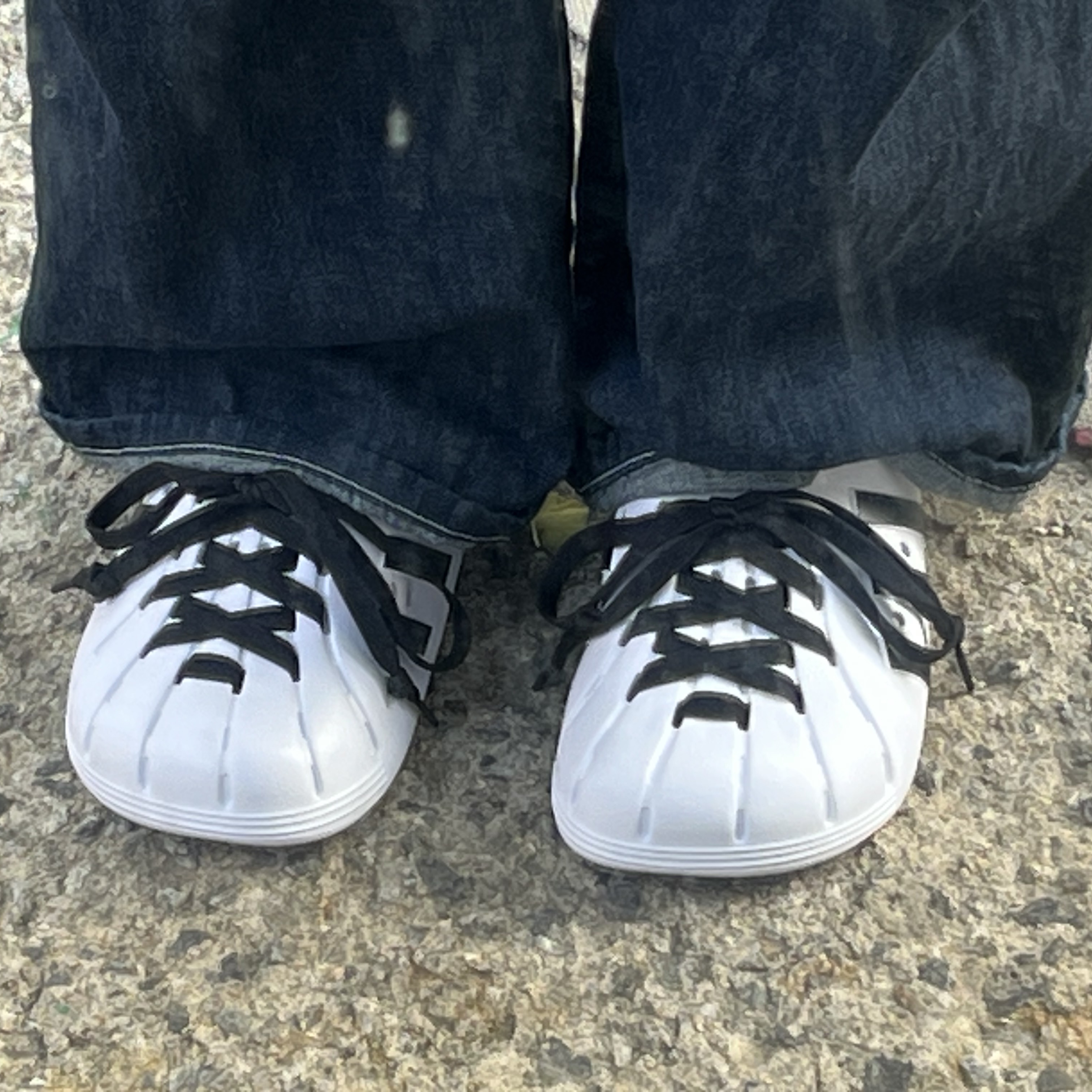 Adidas Adilette Clog White Black 착용 스타일