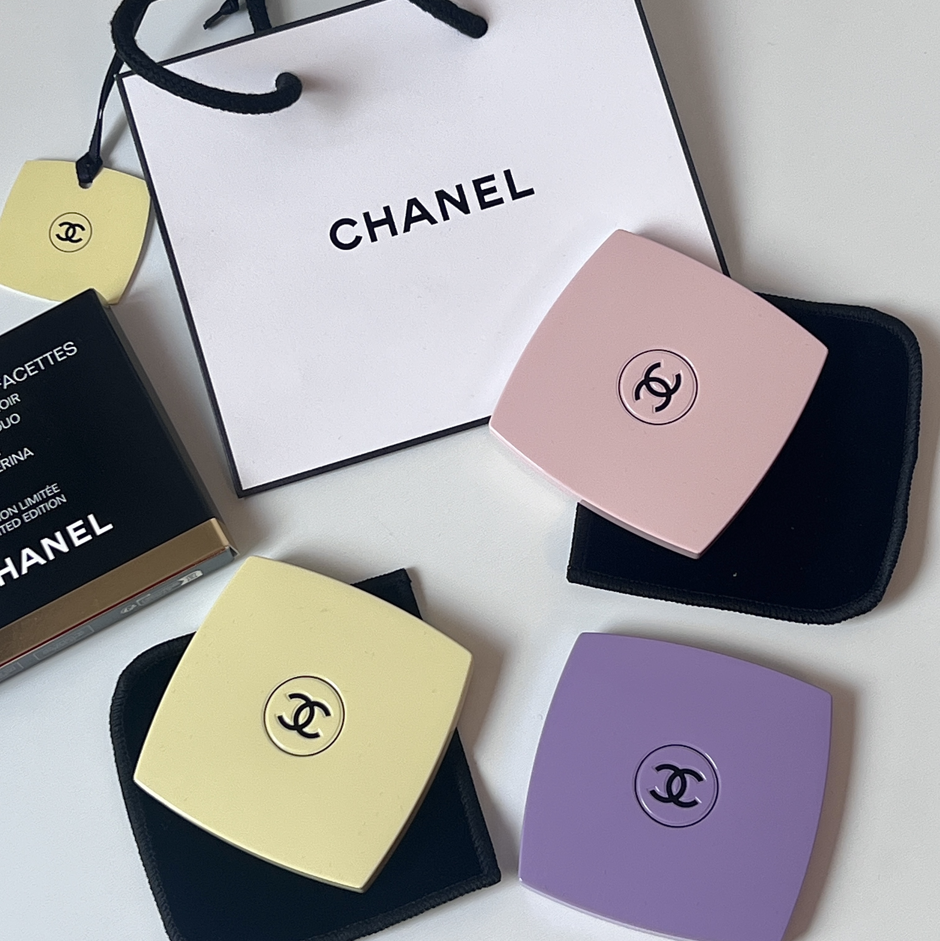 Chanel Codes Couleur Limited Edition Miroir Double Facettes 111 Ballerina, Chanel Codes Couleur Limited Edition Miroir Double Facettes 129 Ovni 착용 스타일