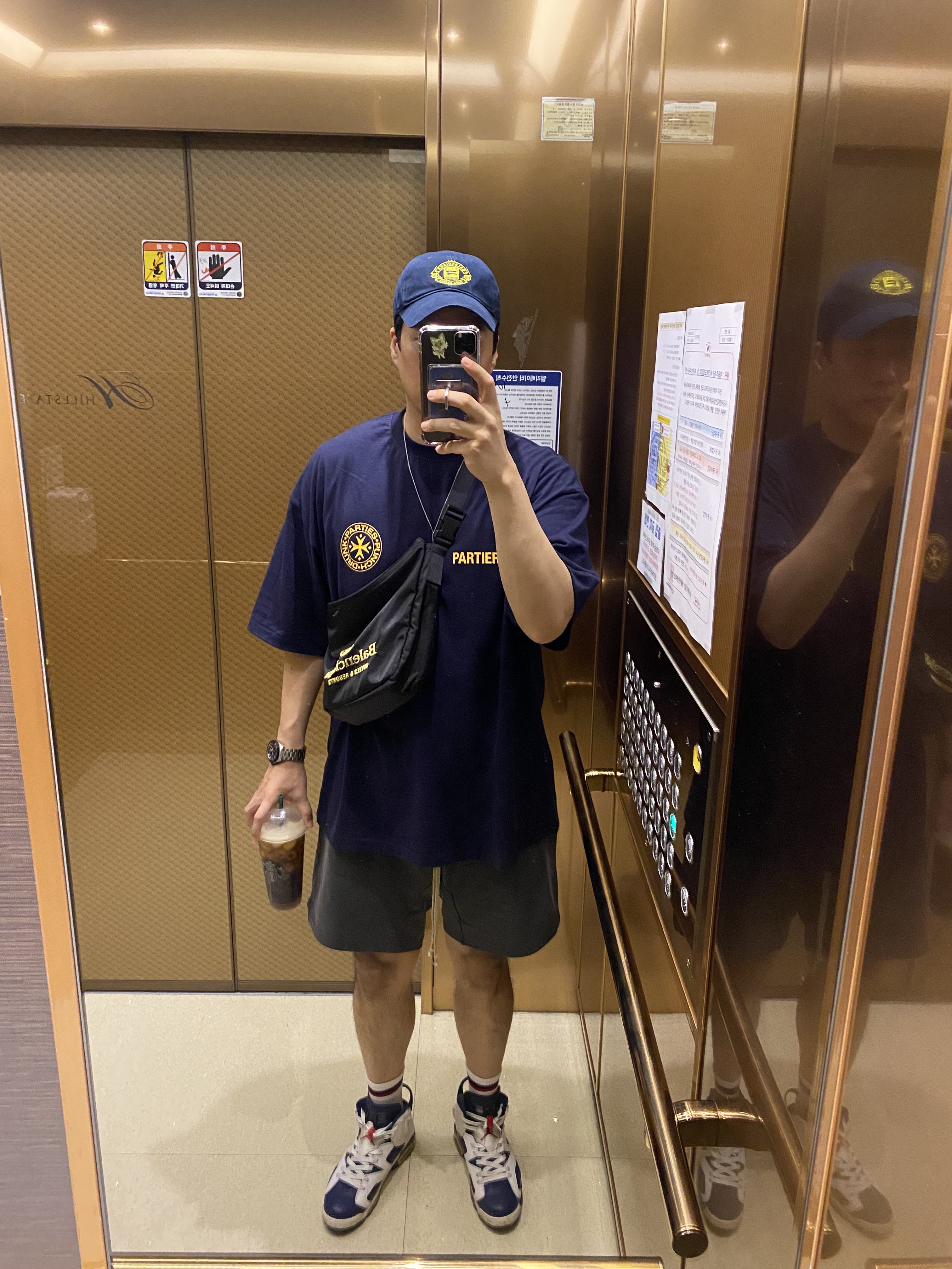 Balenciaga Quest Cap Navy, Jordan 6 Retro Olympic Sydney 2000 착용 스타일