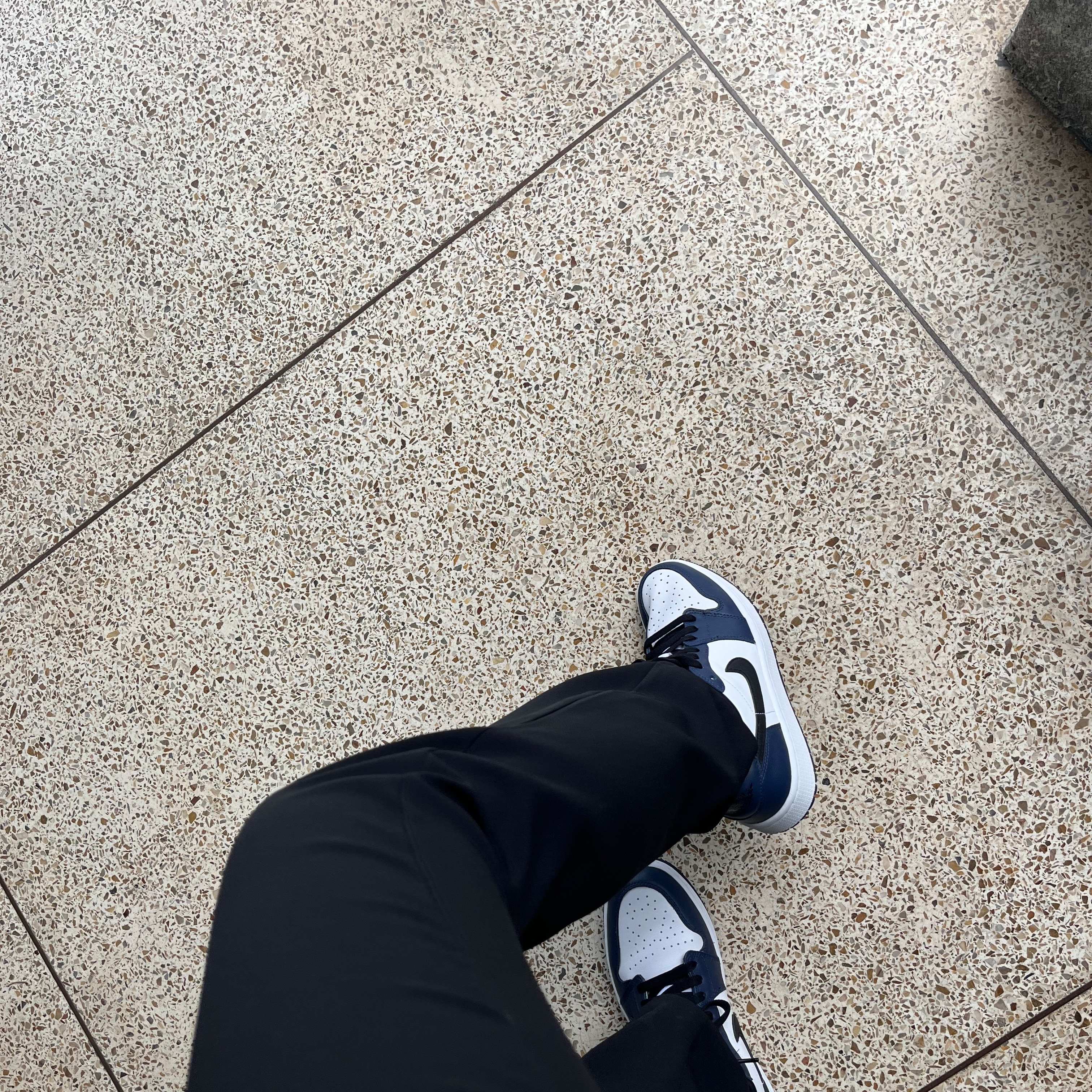 Jordan 1 Low Golf Midnight Navy 착용 스타일 - 2
