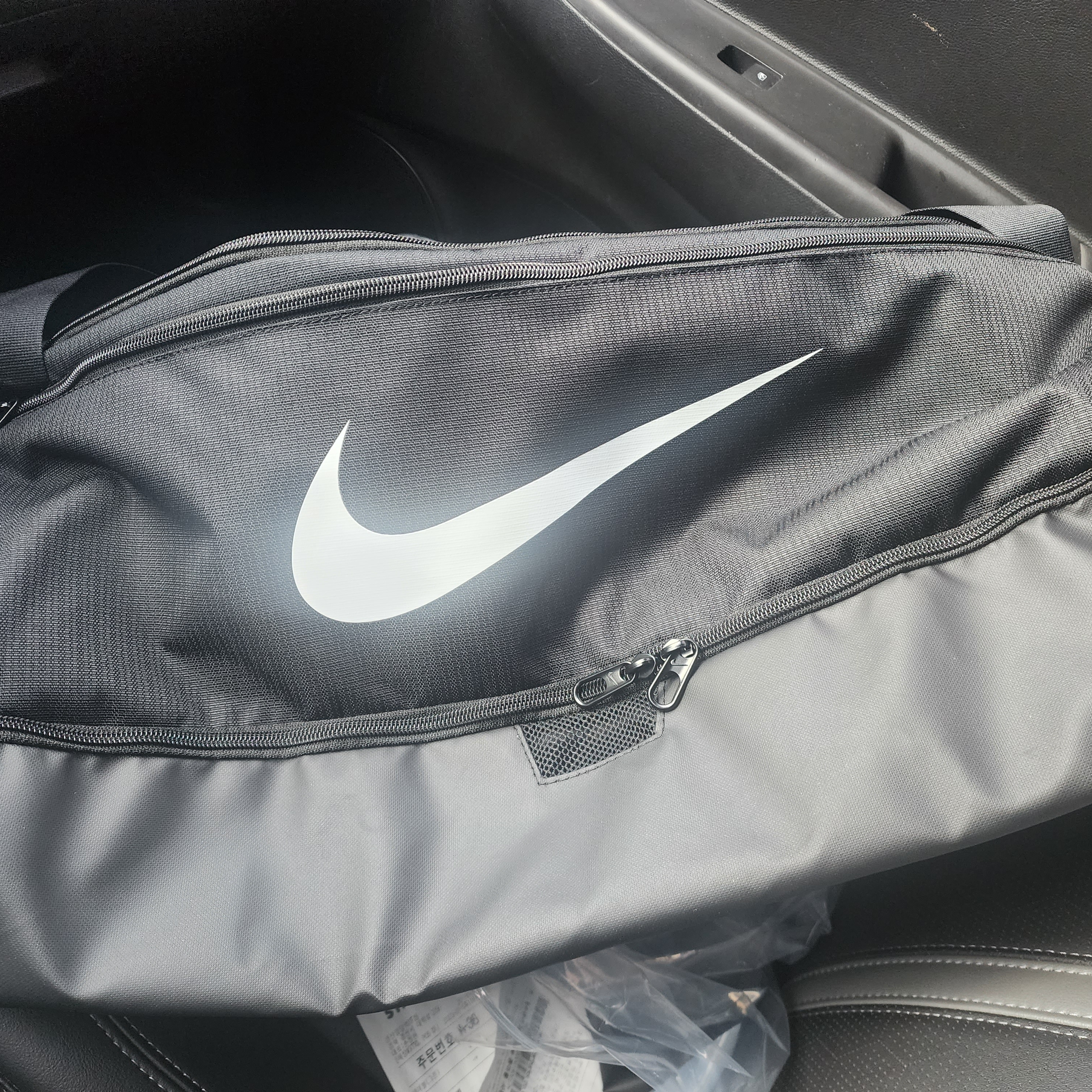 Nike Brasilia 9.5 Training Duffle Bag Medium 60L Black 착용 스타일