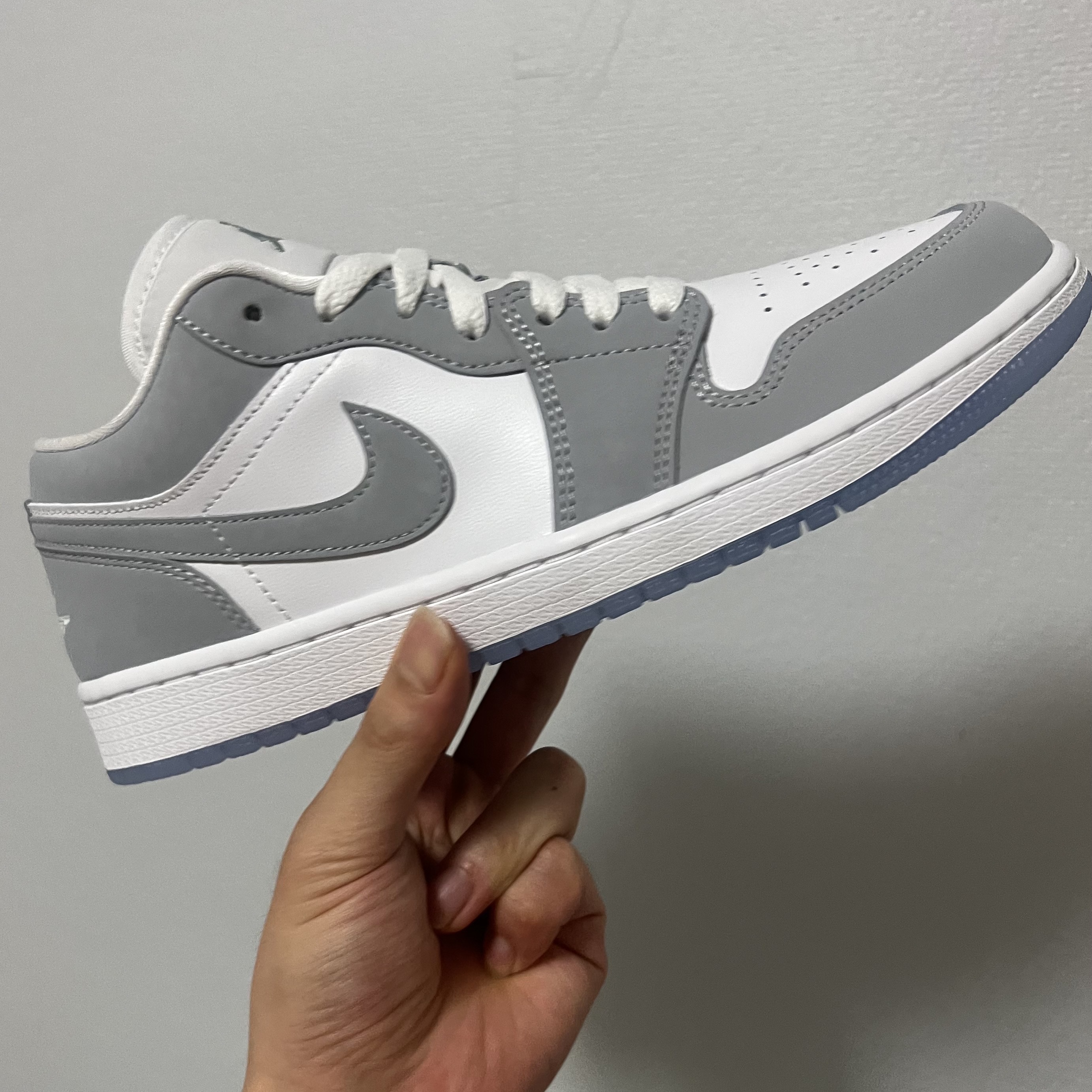 (W) Jordan 1 Low White Wolf Grey 착용 스타일