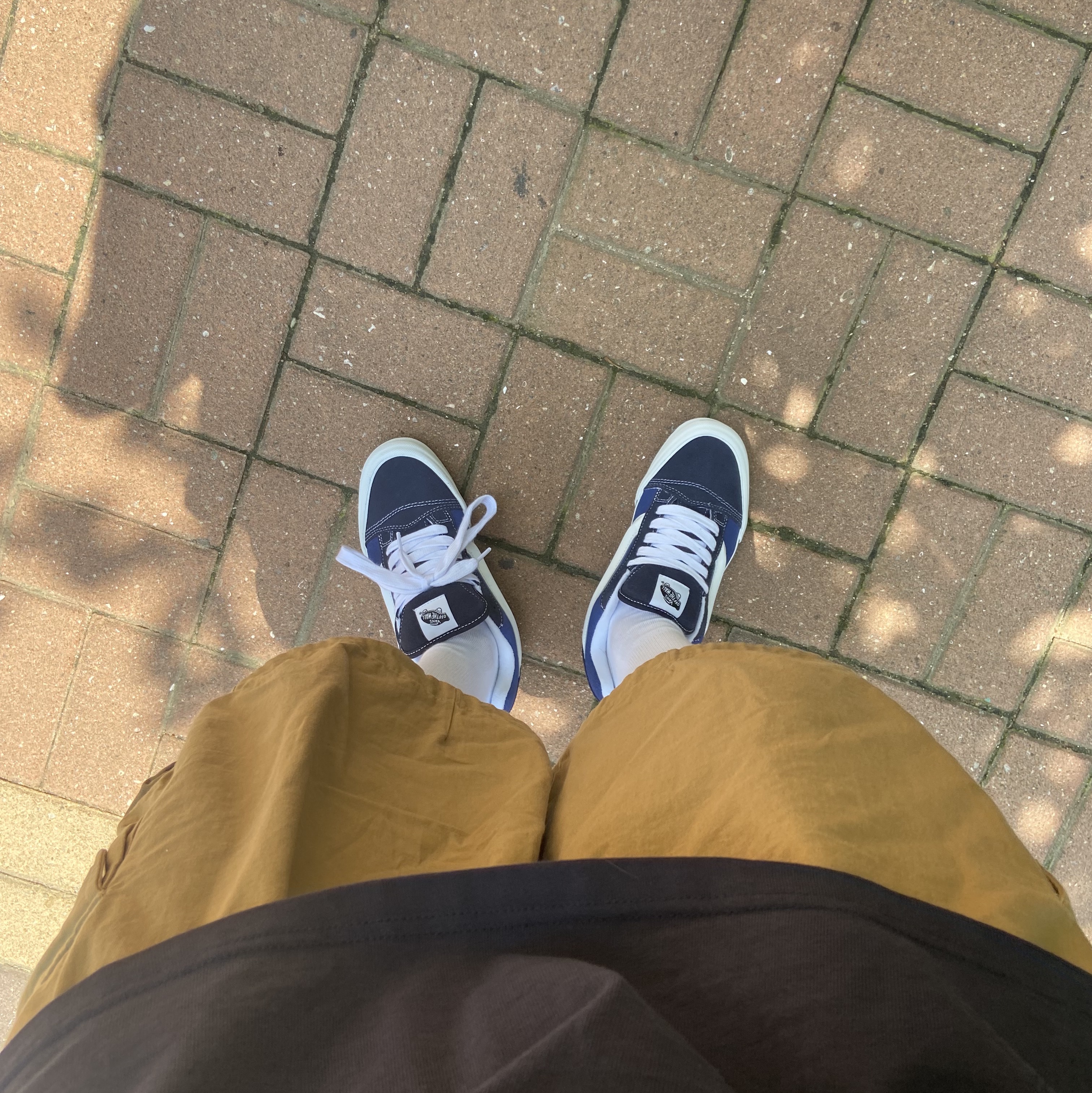 Vans Knu-Skool Navy True White 착용 스타일 - 1