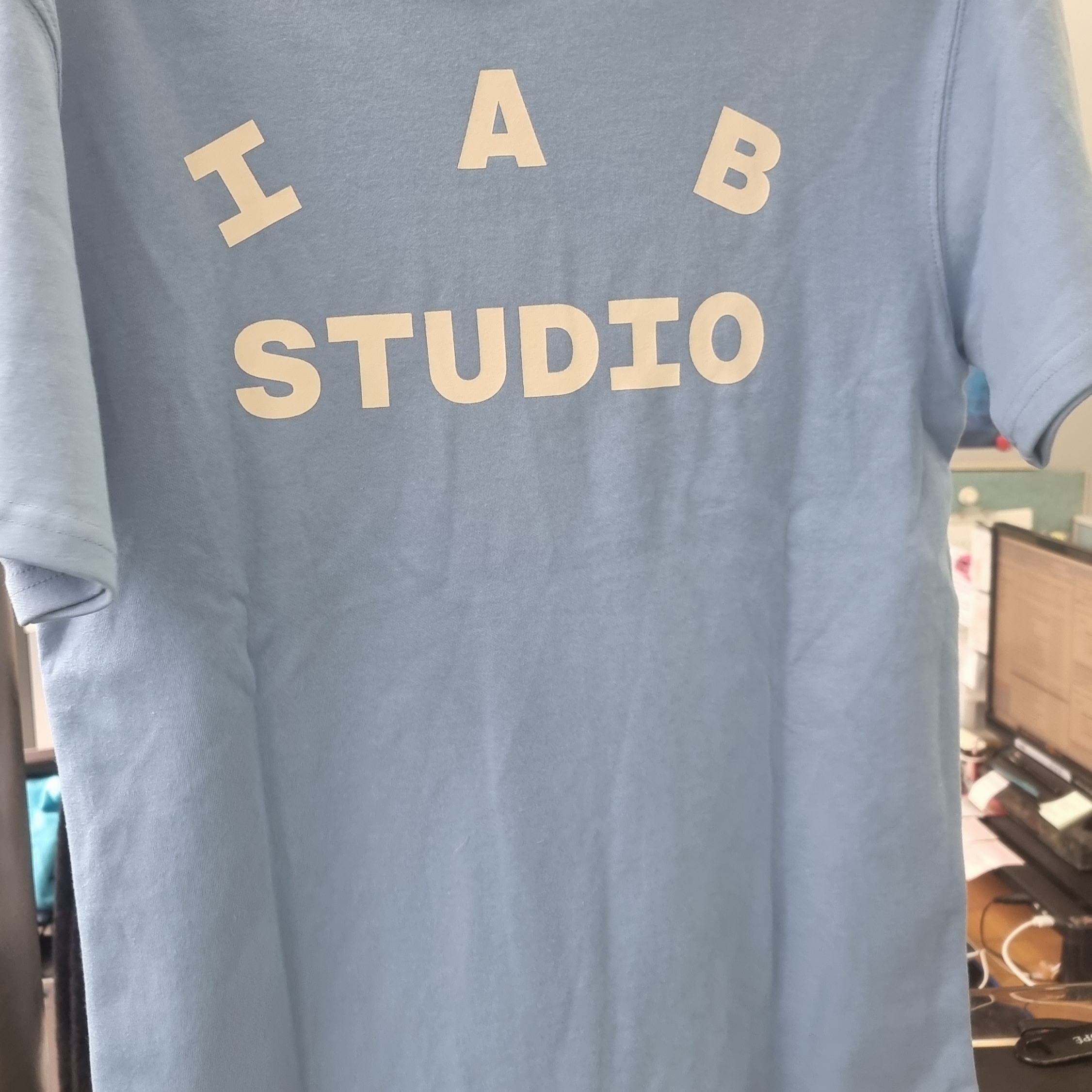 IAB Studio x Netflix SS T-Shirt Blue 착용 스타일