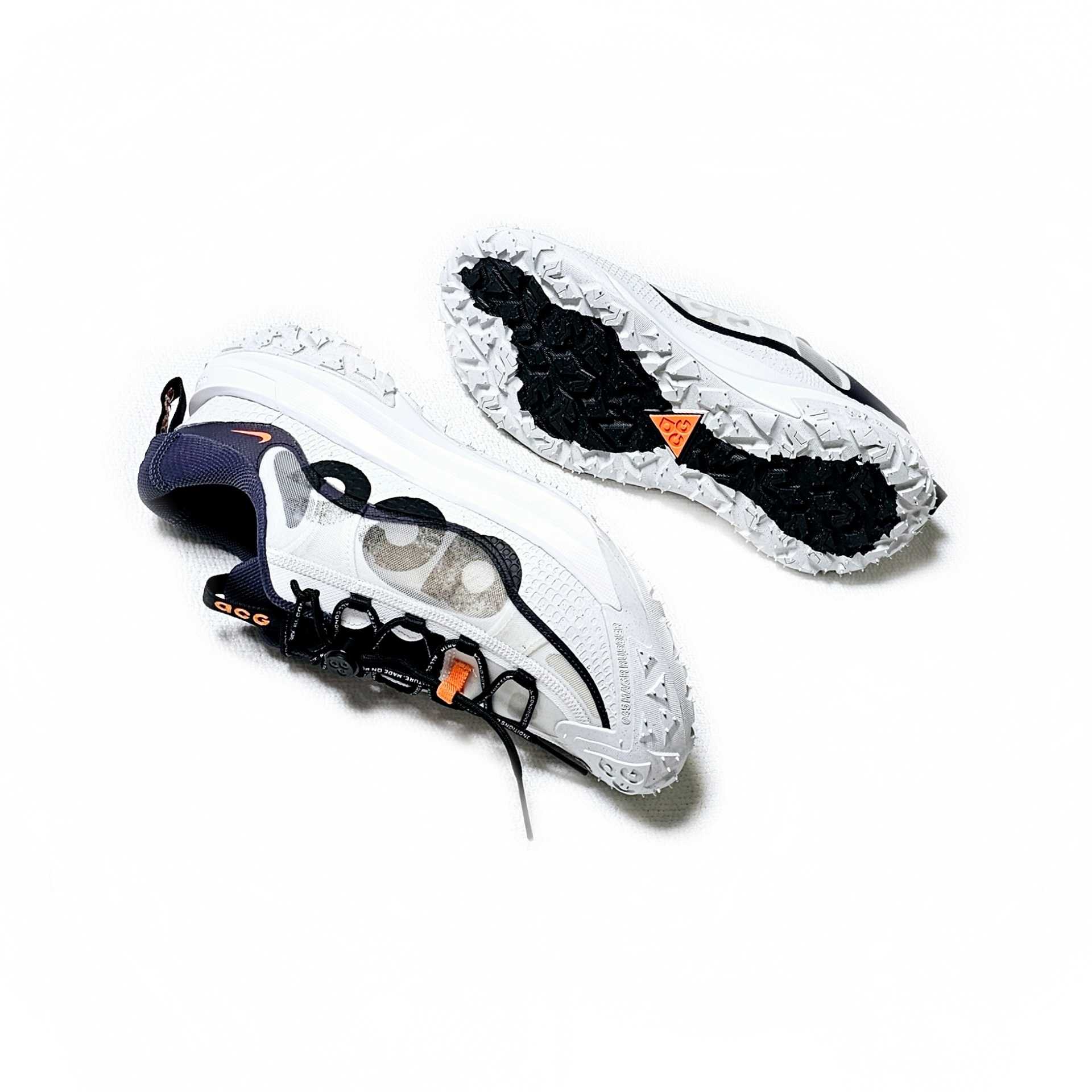 Nike ACG Mountain Fly 2 Low Summit White and Bright Mandarin 착용 스타일 - 5