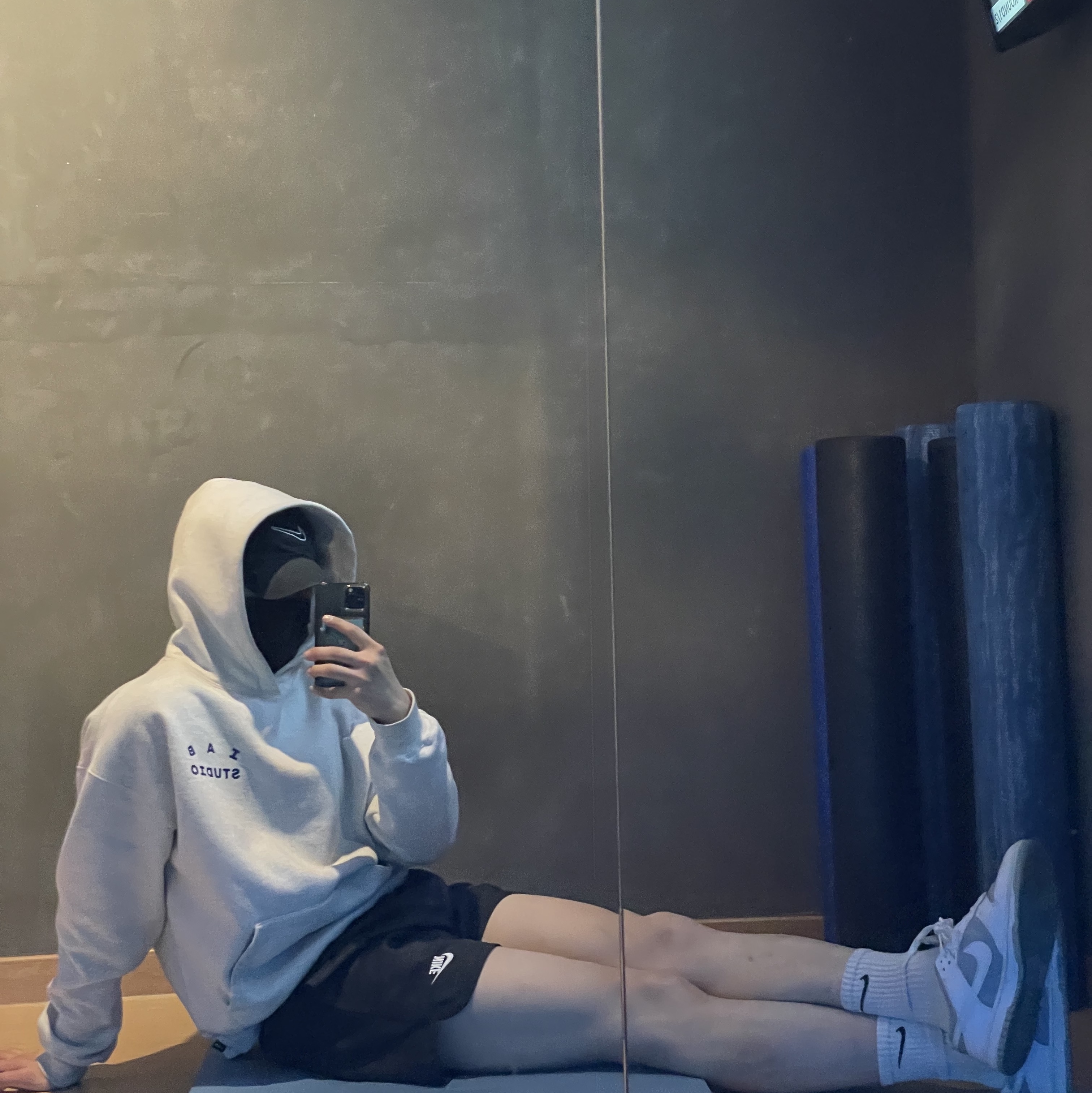 IAB Studio Hoodie Light Gray, Nike Dunk Low Retro White Neutral Grey 착용 스타일 - 1