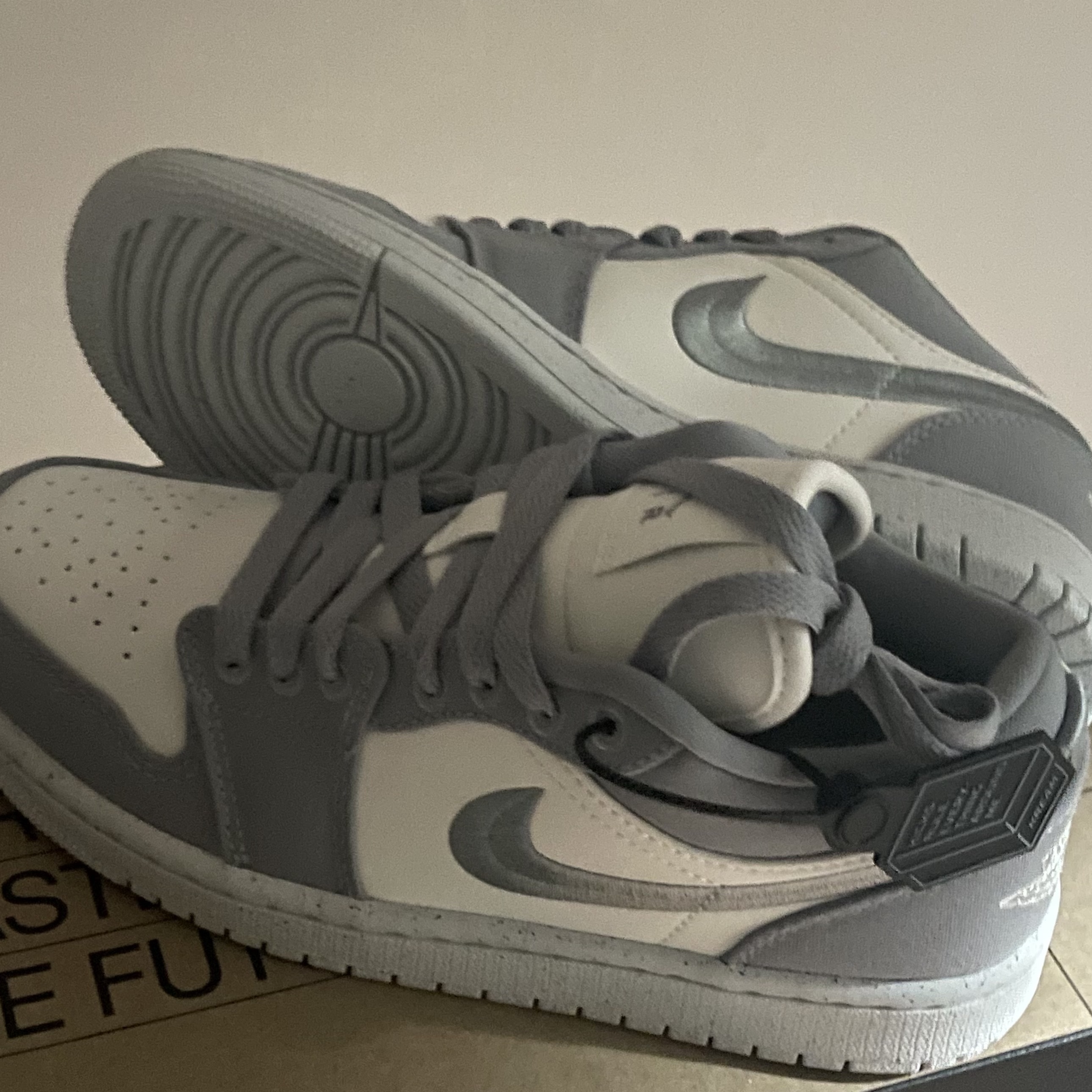 (W) Jordan 1 Low SE Light Steel Grey 착용 스타일 - 2