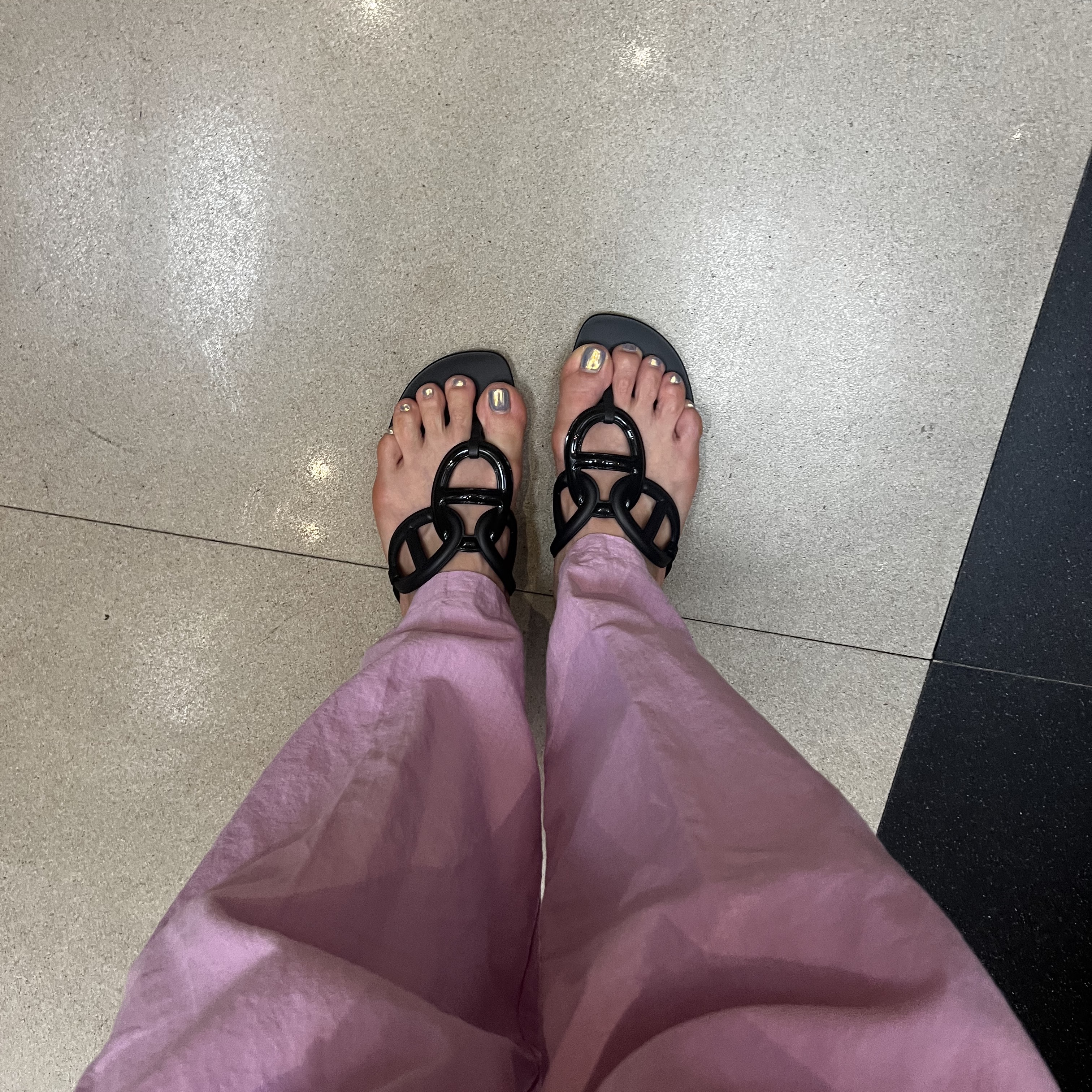 (W) Hermes Egerie Sandal Noir 착용 스타일