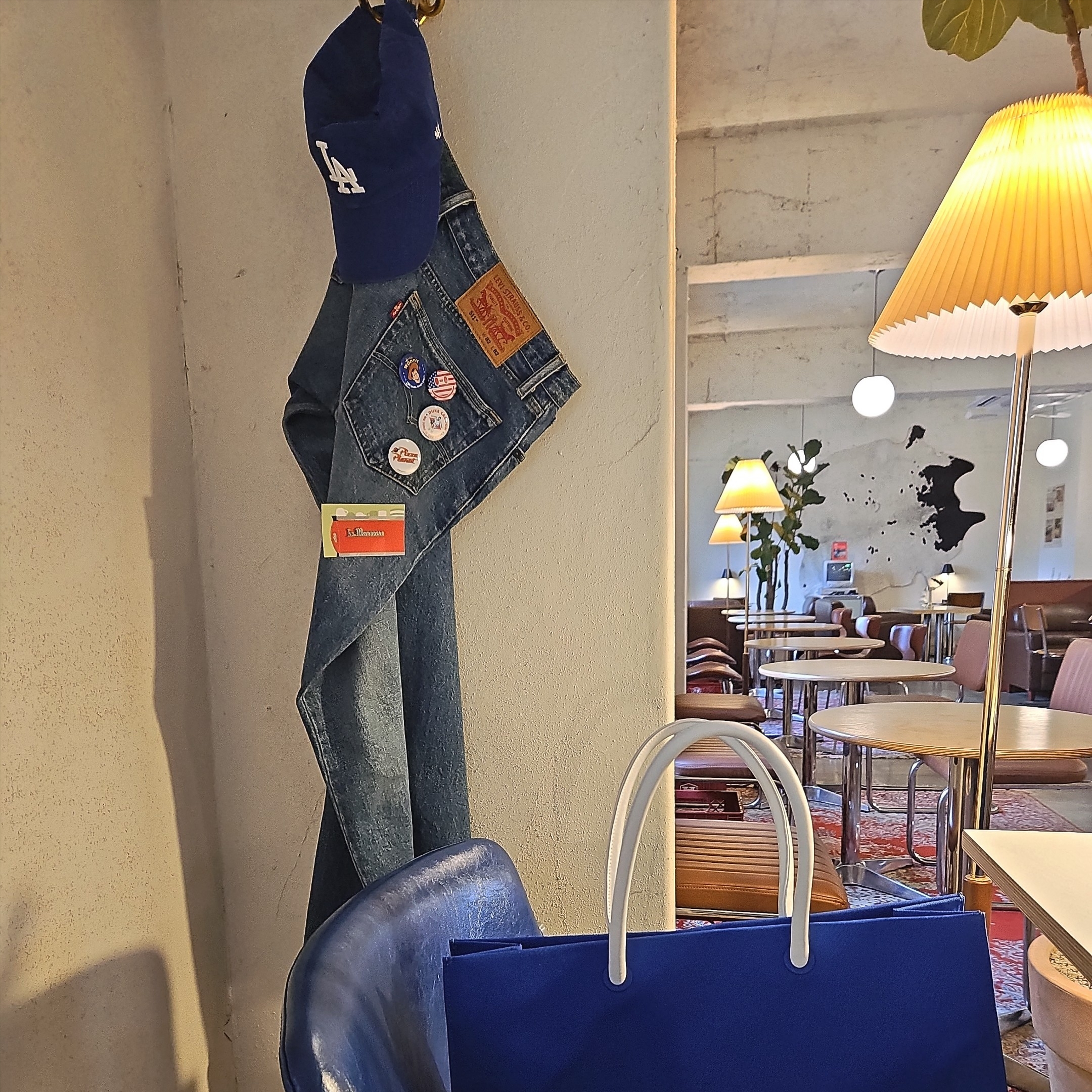 Ader Error Wide Shopper Bag Z-Blue 착용 스타일