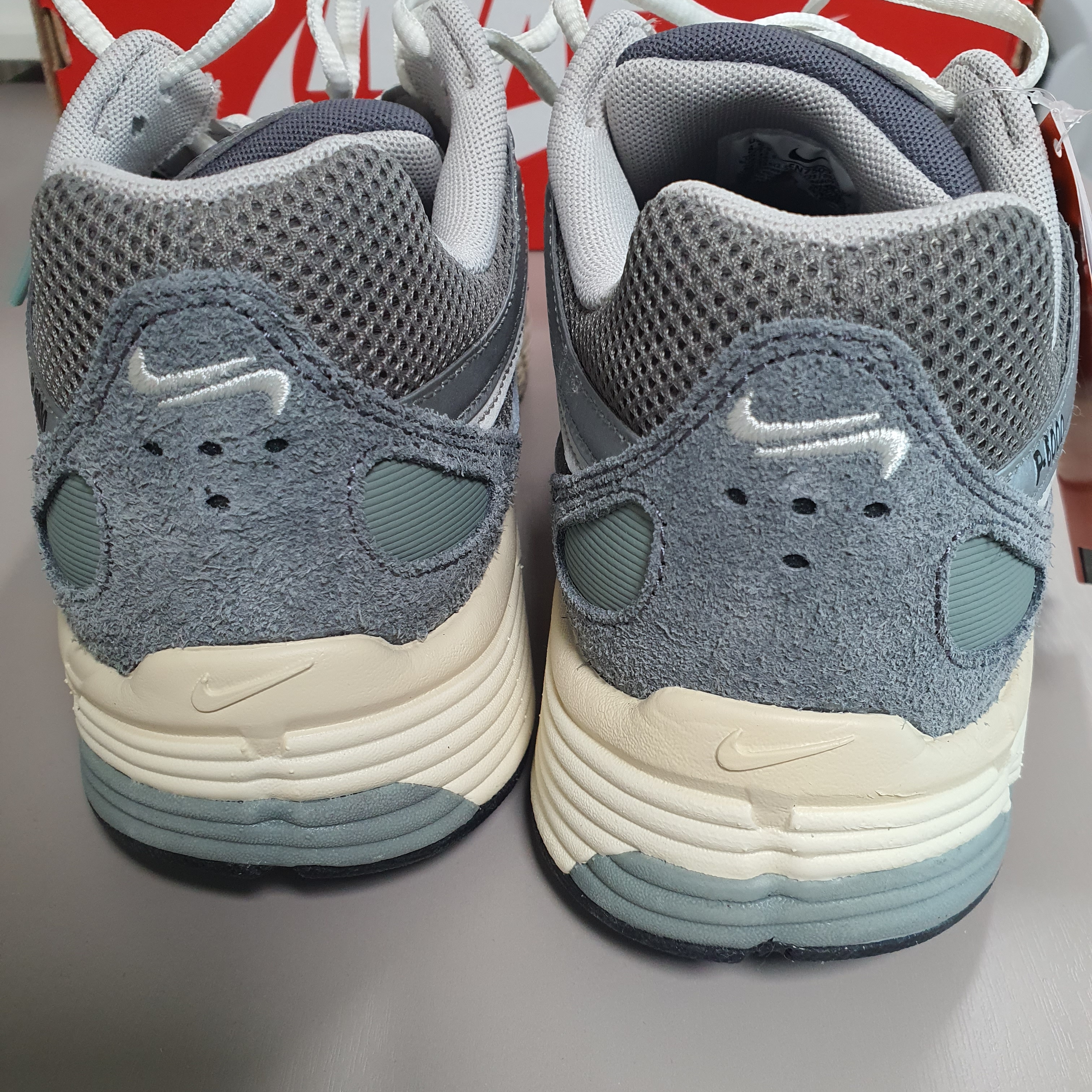 Nike P-6000 Flat Pewter Light Iron Ore 착용 스타일 - 2