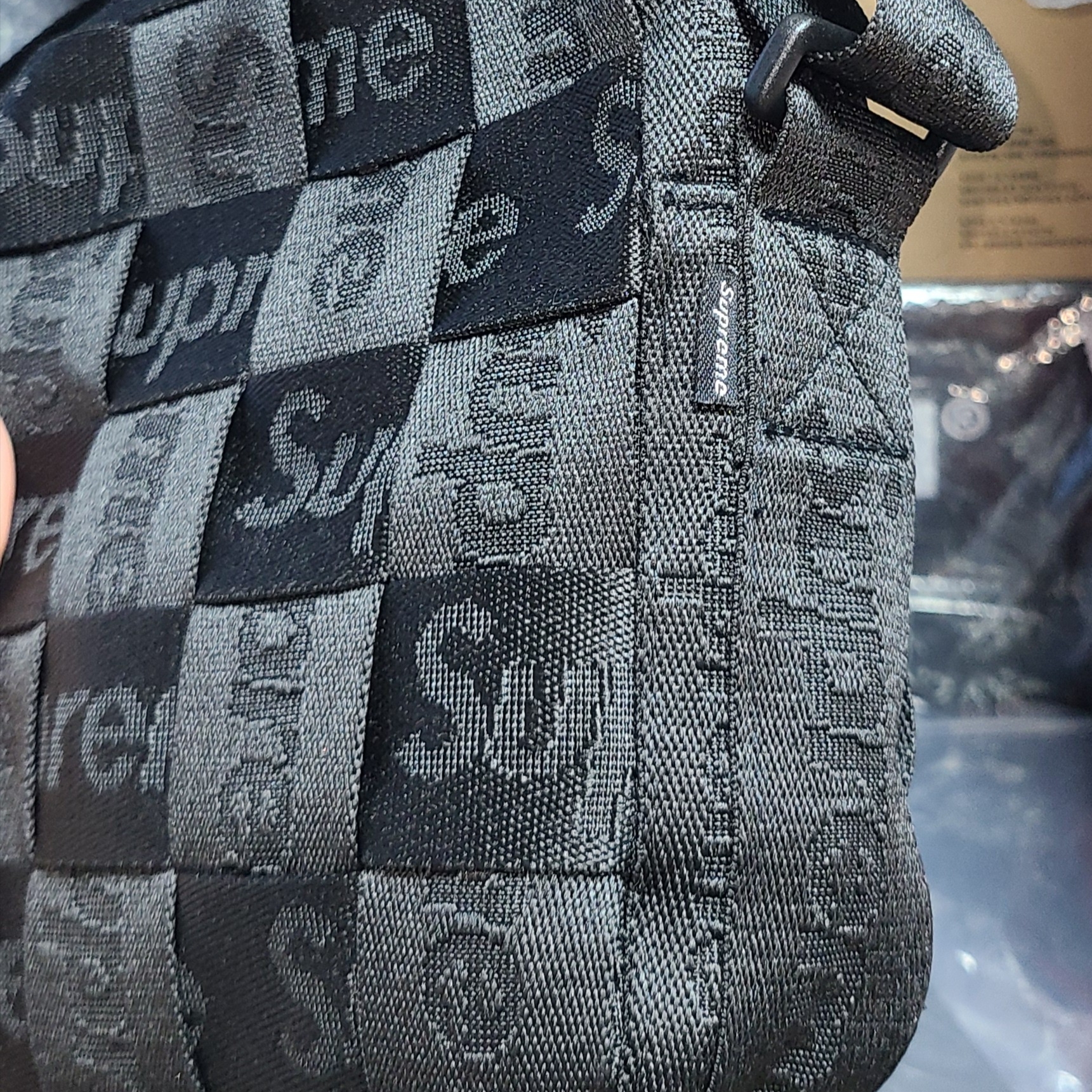 Supreme Woven Shoulder Bag Black - 23SS 착용 스타일 - 2