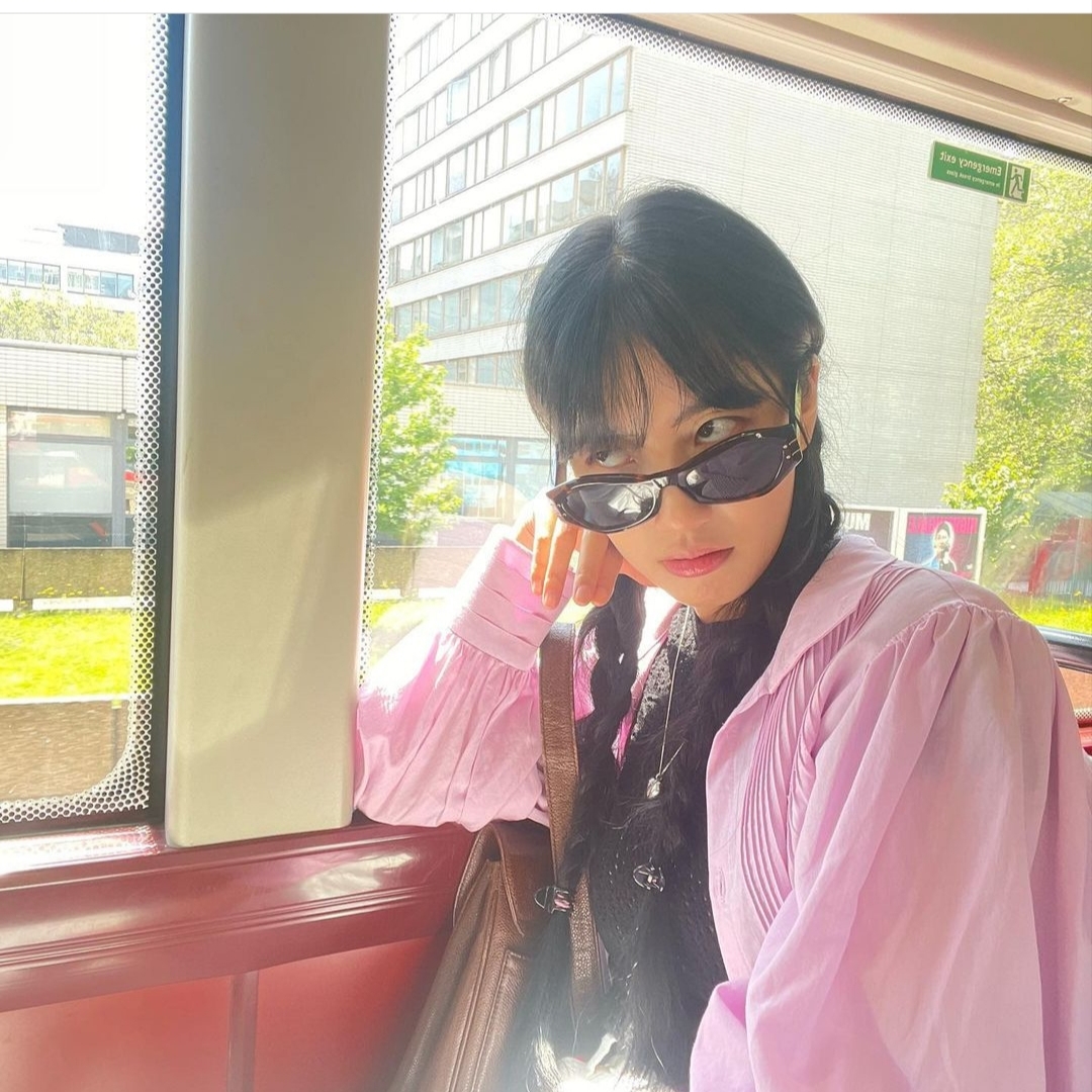 (W) Dior Diorsignature B1U Butterfly Sunglasses Black 착용 스타일 - 2
