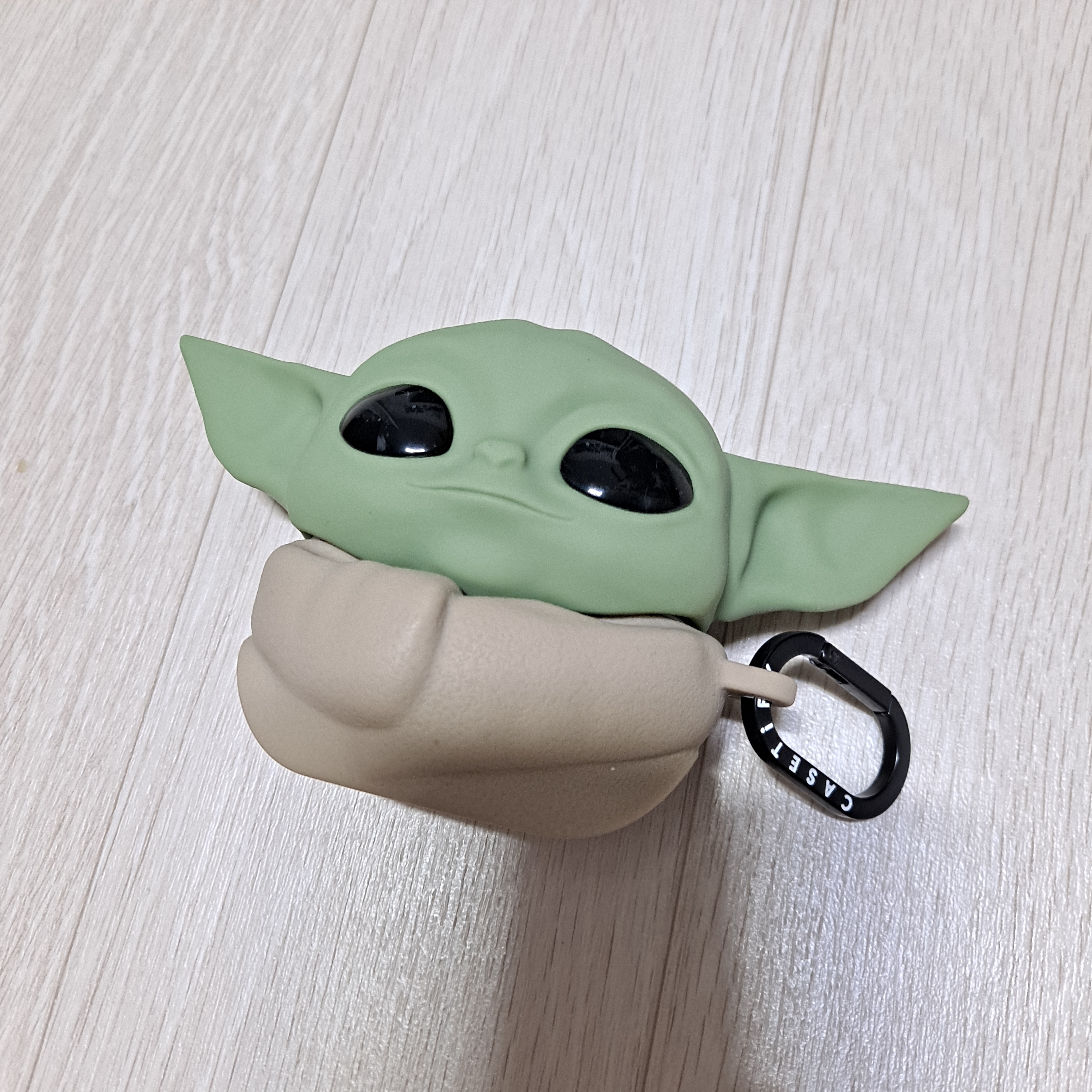 Casetify x The Mandalorian Grogu Collectible AirPods Pro 1st/2nd Gen Case 착용 스타일