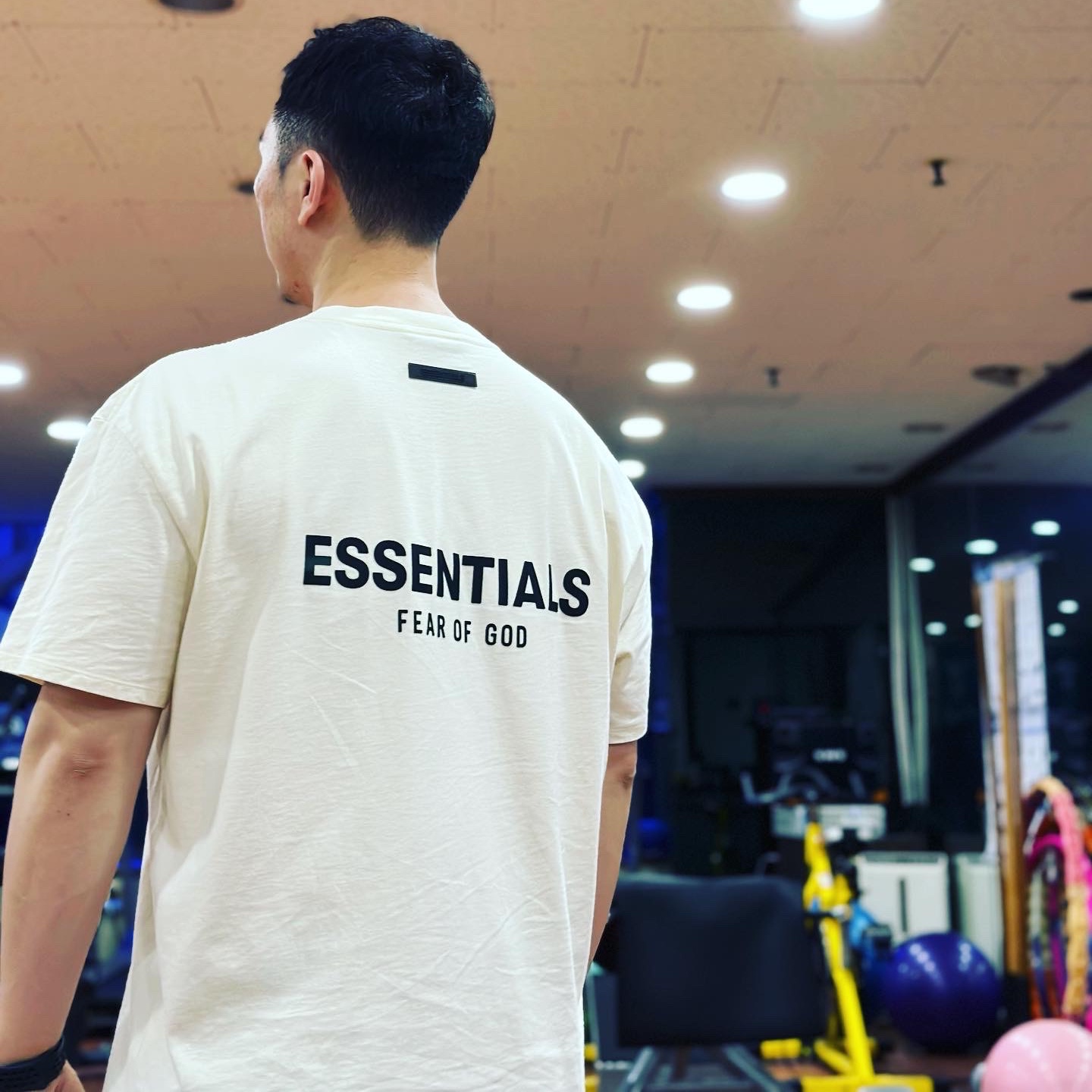 Essentials T-Shirt Cream - 21SS 착용 스타일