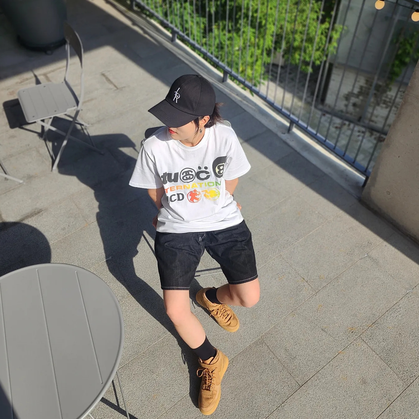 Nike Air Force 1 Mid '07 WB Flax, Stussy x Cactus Plant Flea Market International T-Shirt White 착용 스타일 - 3