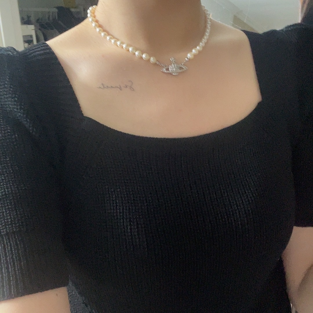 Vivienne Westwood Mini Bas Relief Choker Silver 착용 스타일 - 5