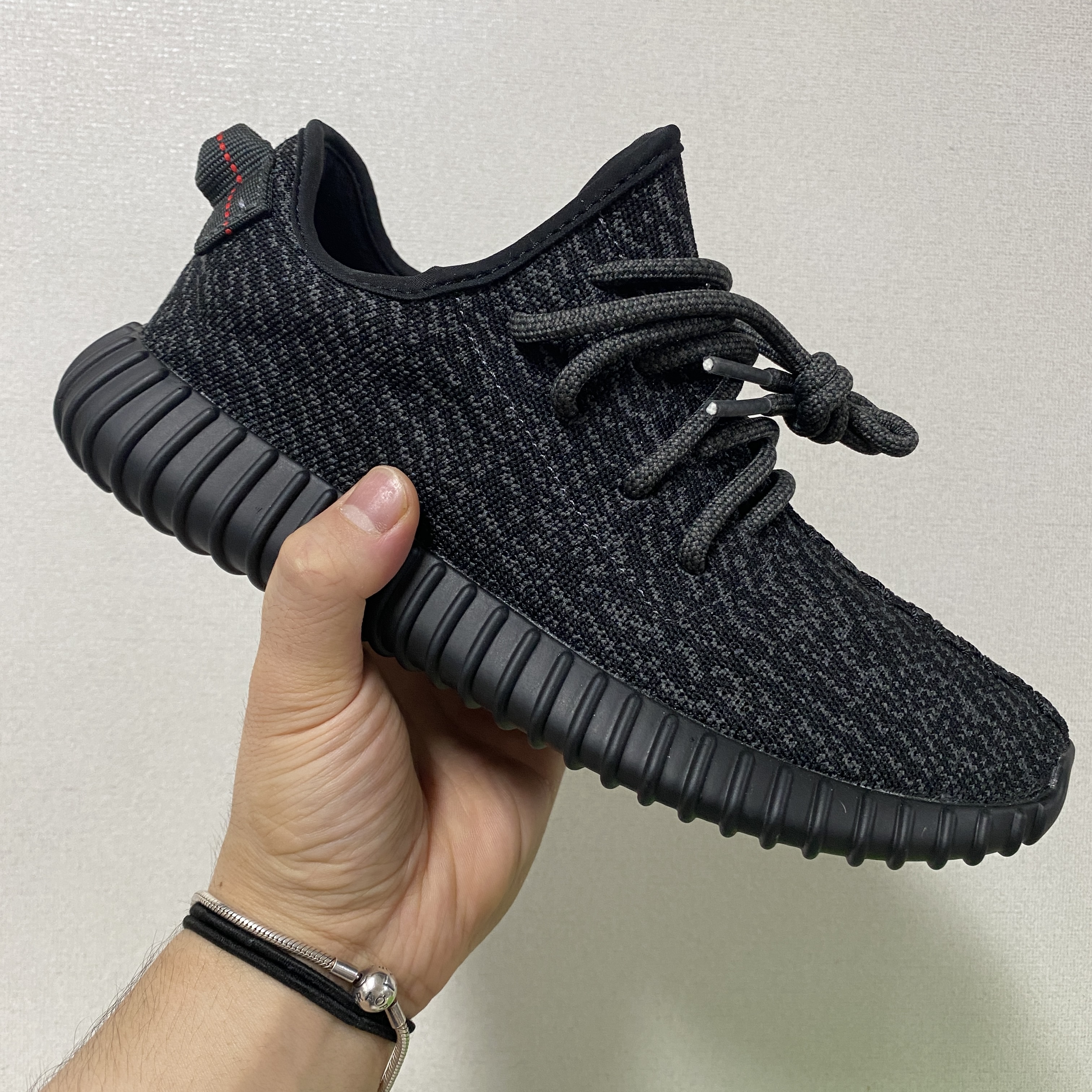 Adidas Yeezy Boost 350 Pirate Black 2023 착용 스타일