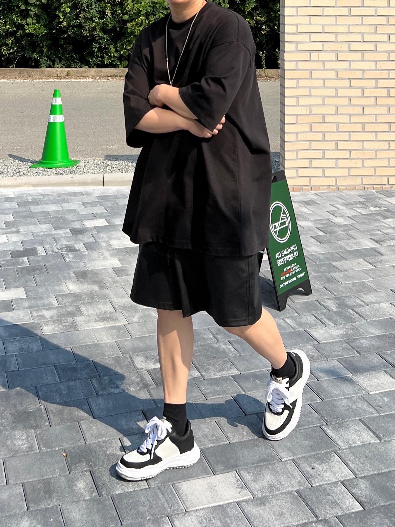 Maison Mihara Yasuhiro Wayne OG Sole Leather Low-top Sneakers Black White 착용 스타일 - 2