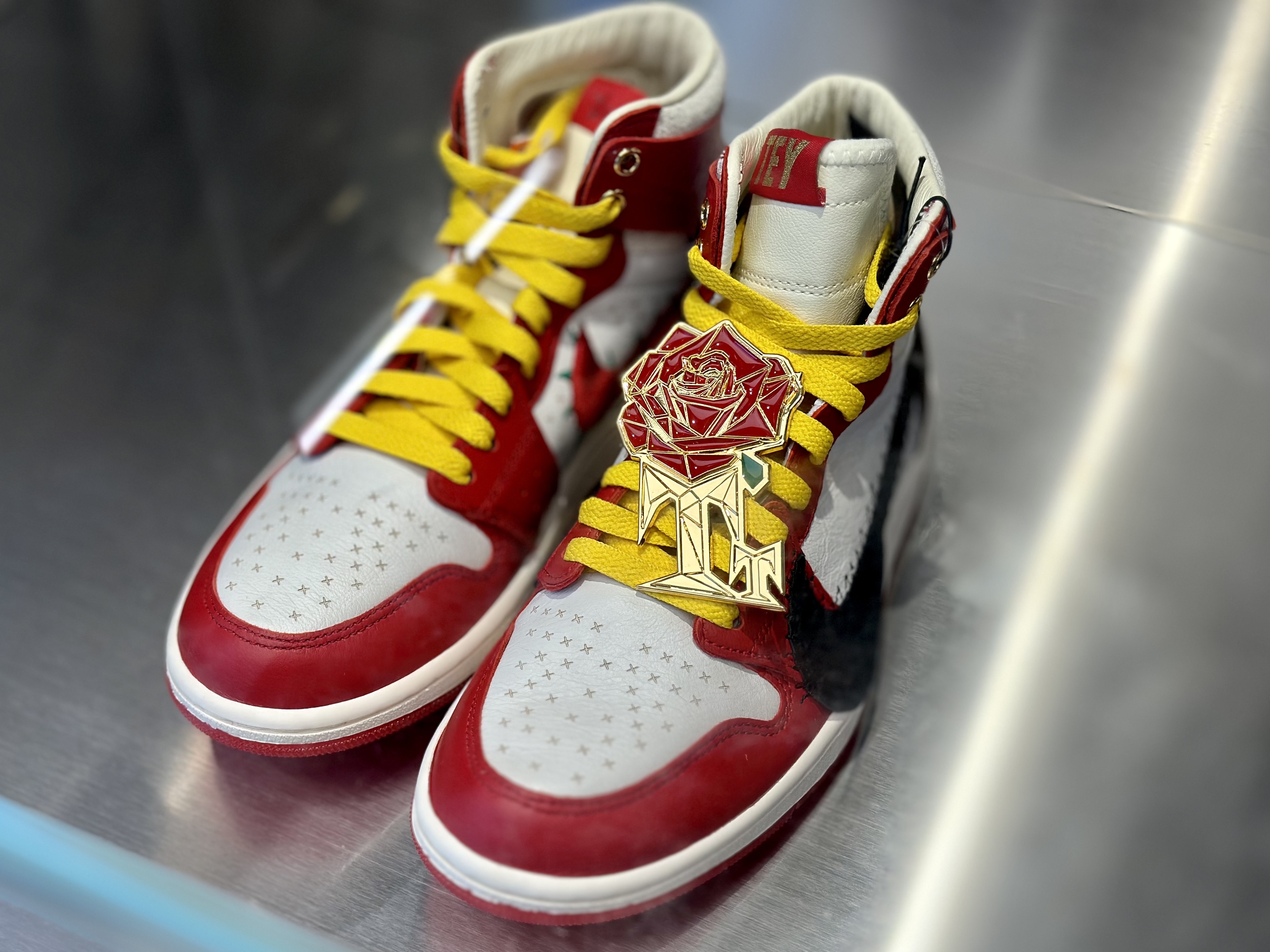 (W) Jordan 1 x Teyana Taylor Zoom CMFT 2 Gym Red 착용 스타일 - 1