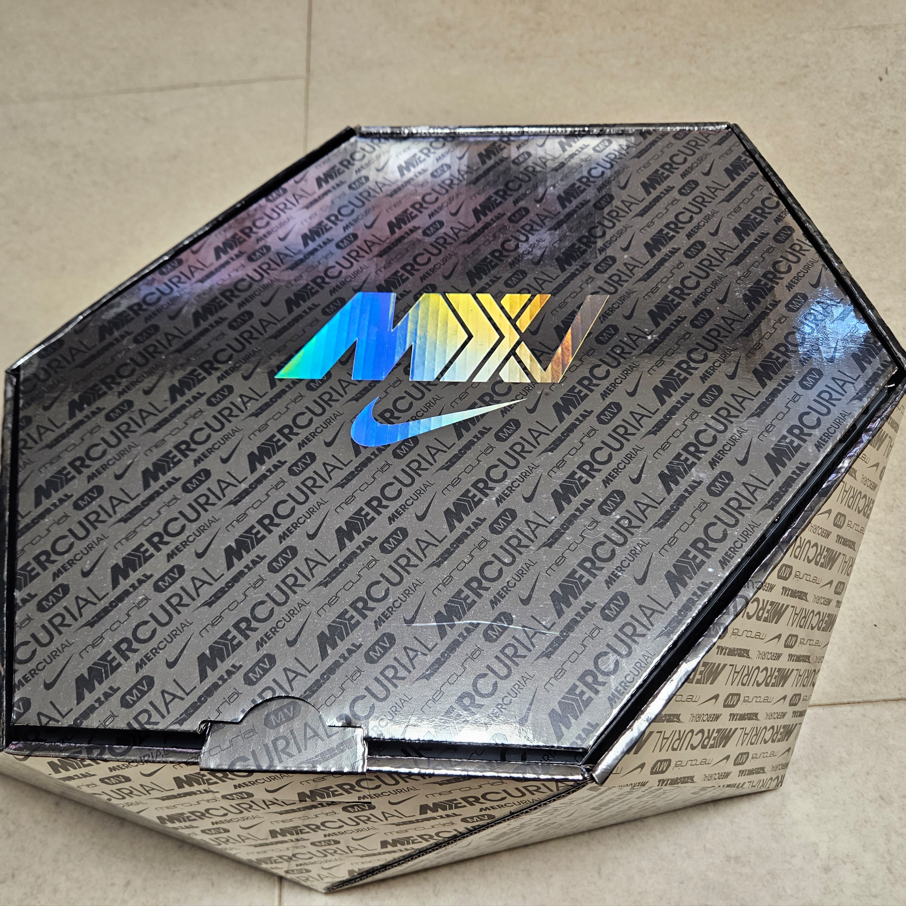 Nike Zoom Mercurial Superfly 9 Elite XXV SE FG Metallic Silver 착용 스타일 - 4