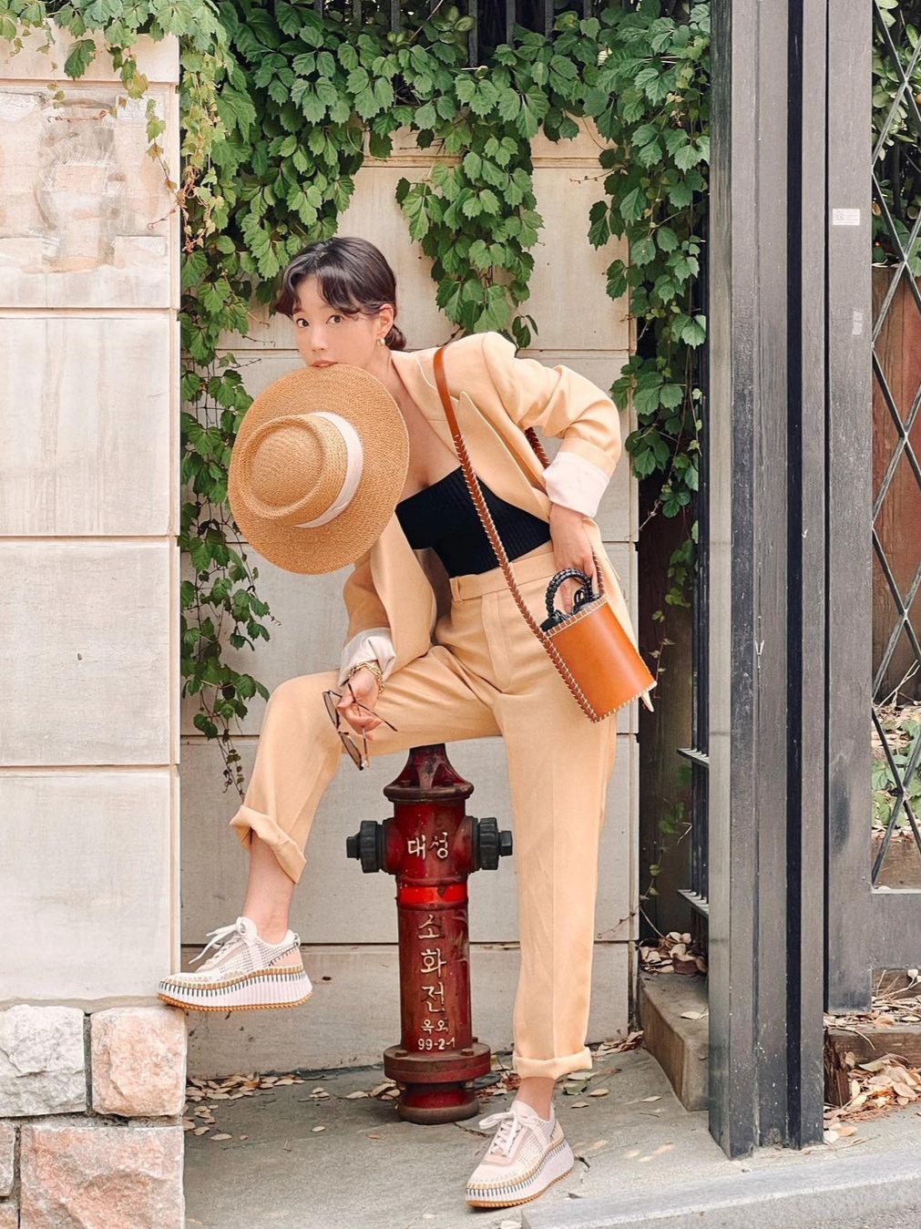 (W) Chloe Nama Sneakers Biscotti Beige 착용 스타일
