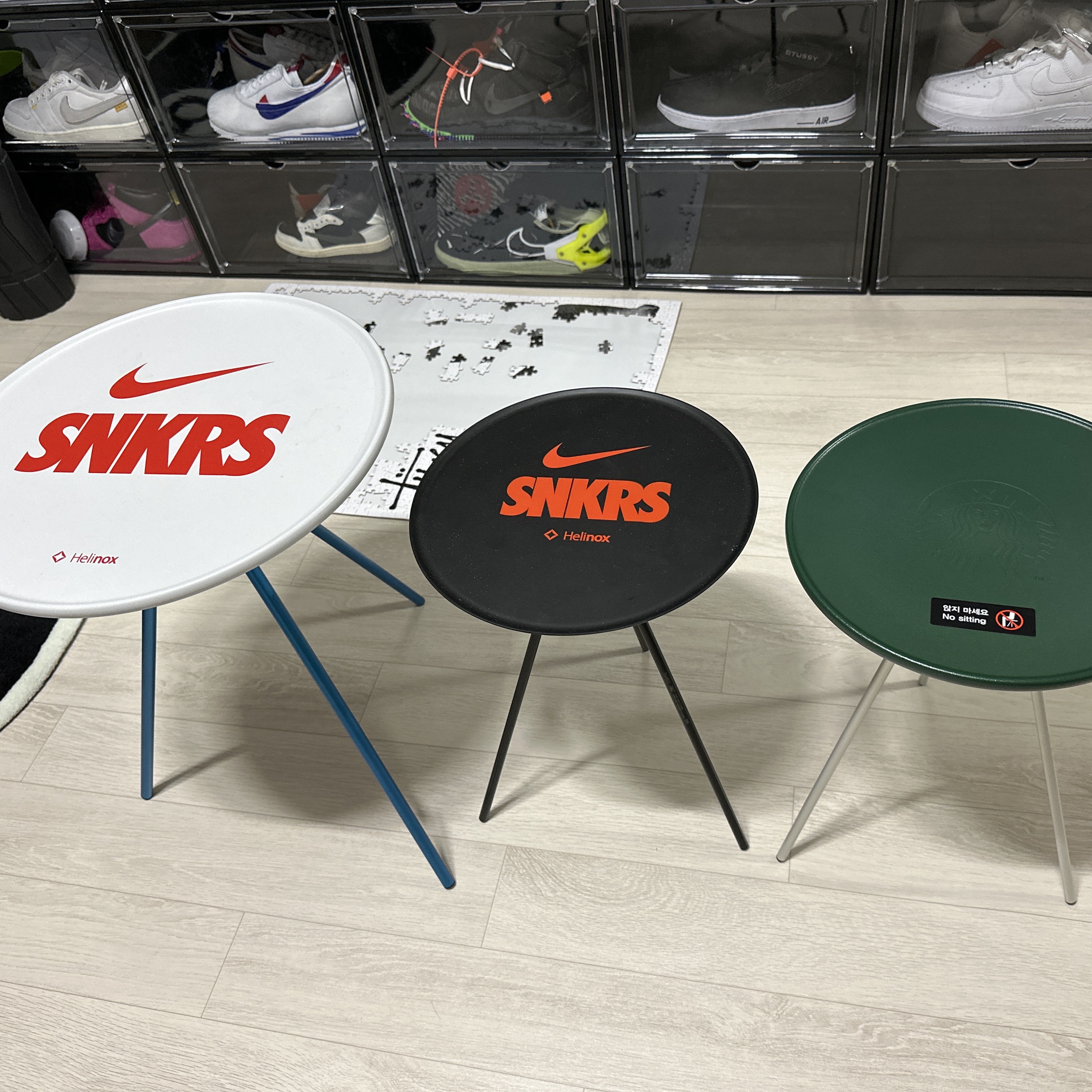 Starbucks x Helinox Side Table Green, Stussy 8 Ball Rug Black 착용 스타일 - 2