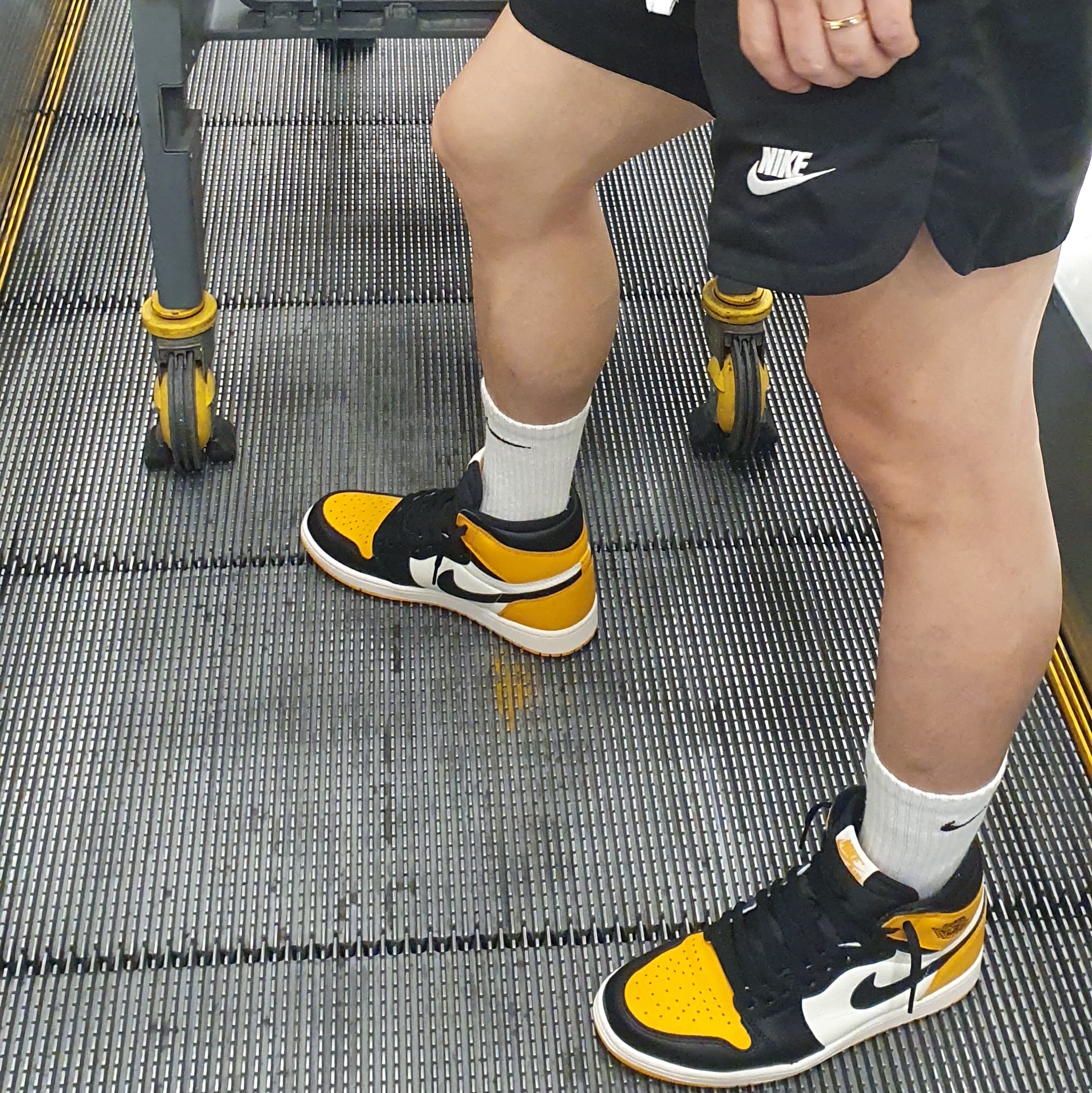 Jordan 1 Retro High OG Taxi, Nike NSW Woven Lined Flow Shorts Black - Asia 착용 스타일 - 2
