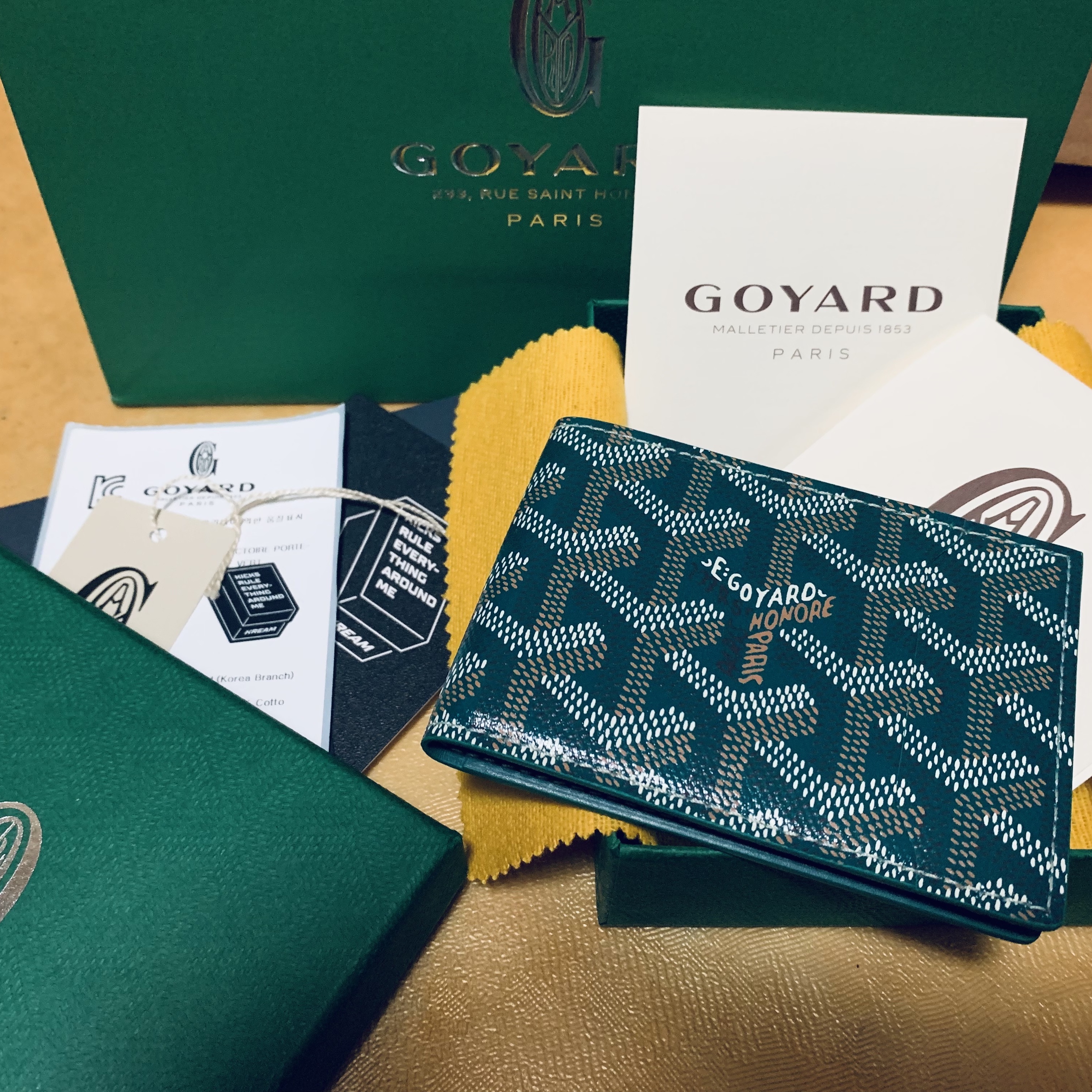 Goyard Insert Victoire Card Holder Green 착용 스타일