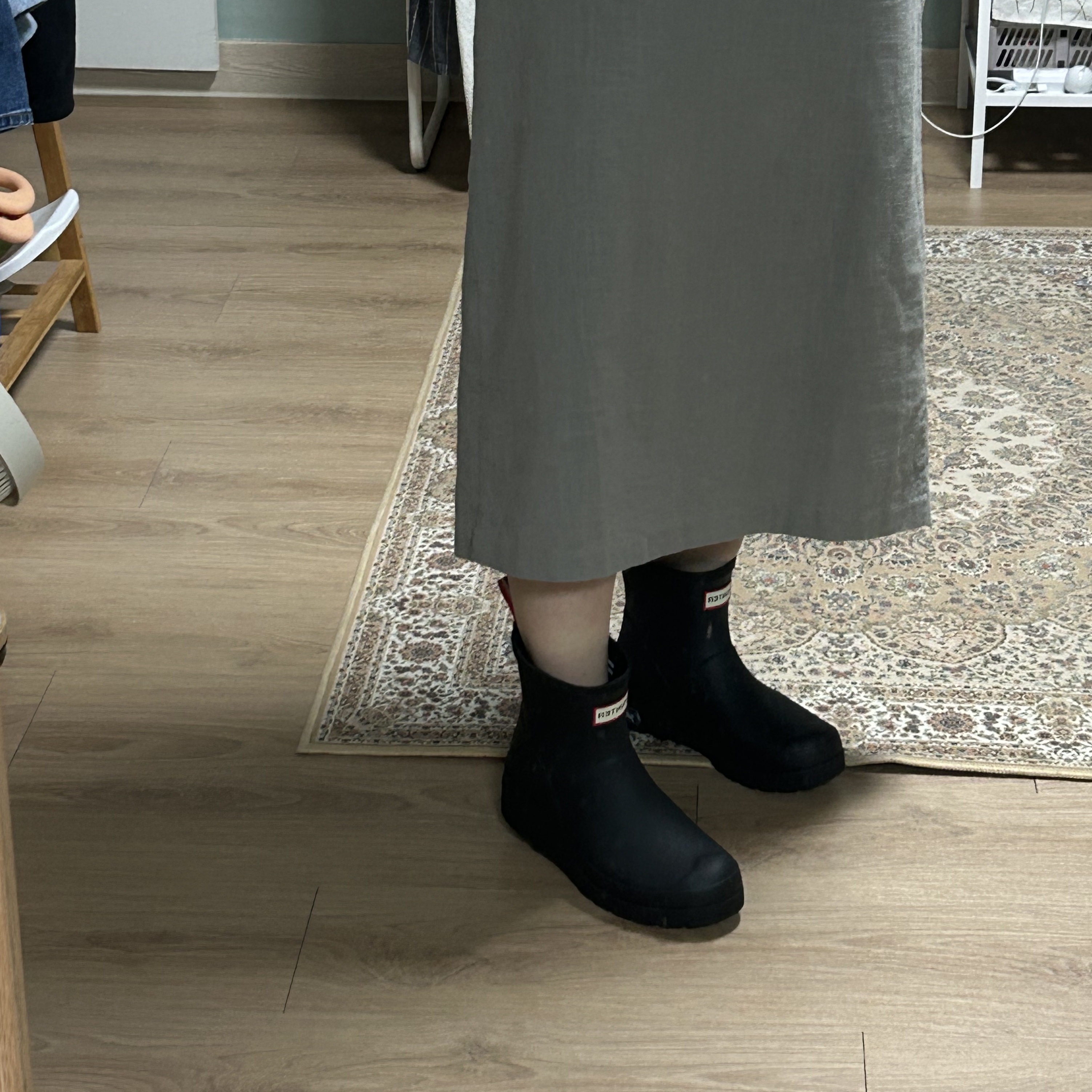 (W) Hunter Play Short Rain Boots Black 착용 스타일 - 2