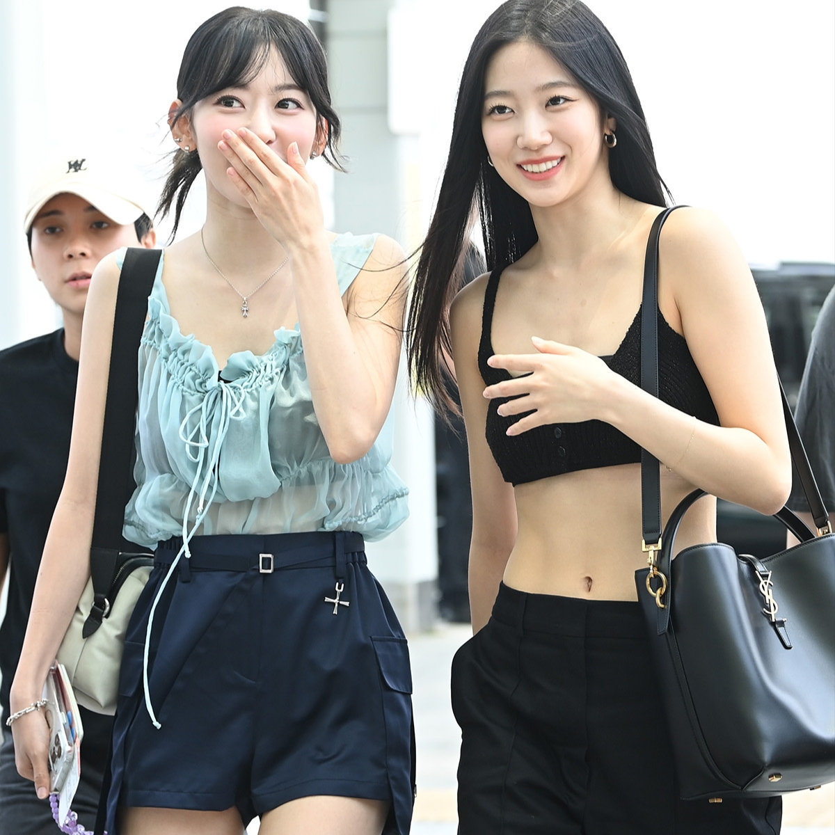 Saint Laurent Bronze Monogram Le 5 A 7 Hobo Bag in Smooth Leather Black 착용 스타일