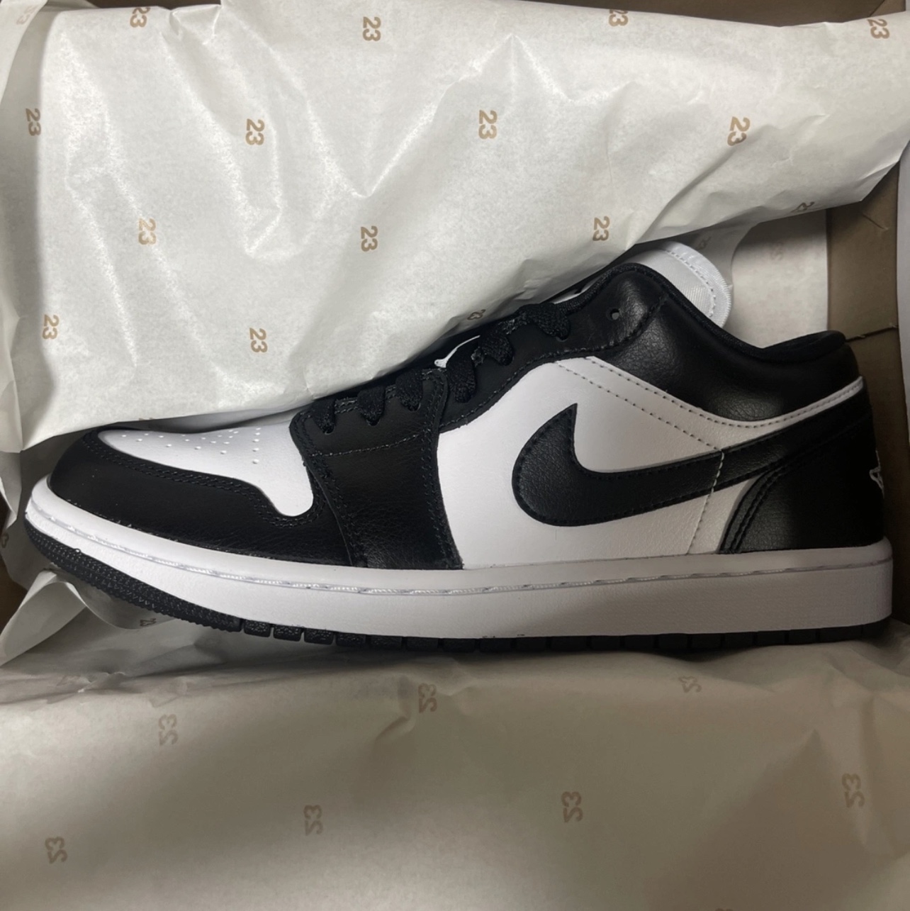 (W) Jordan 1 Low Black and White 착용 스타일