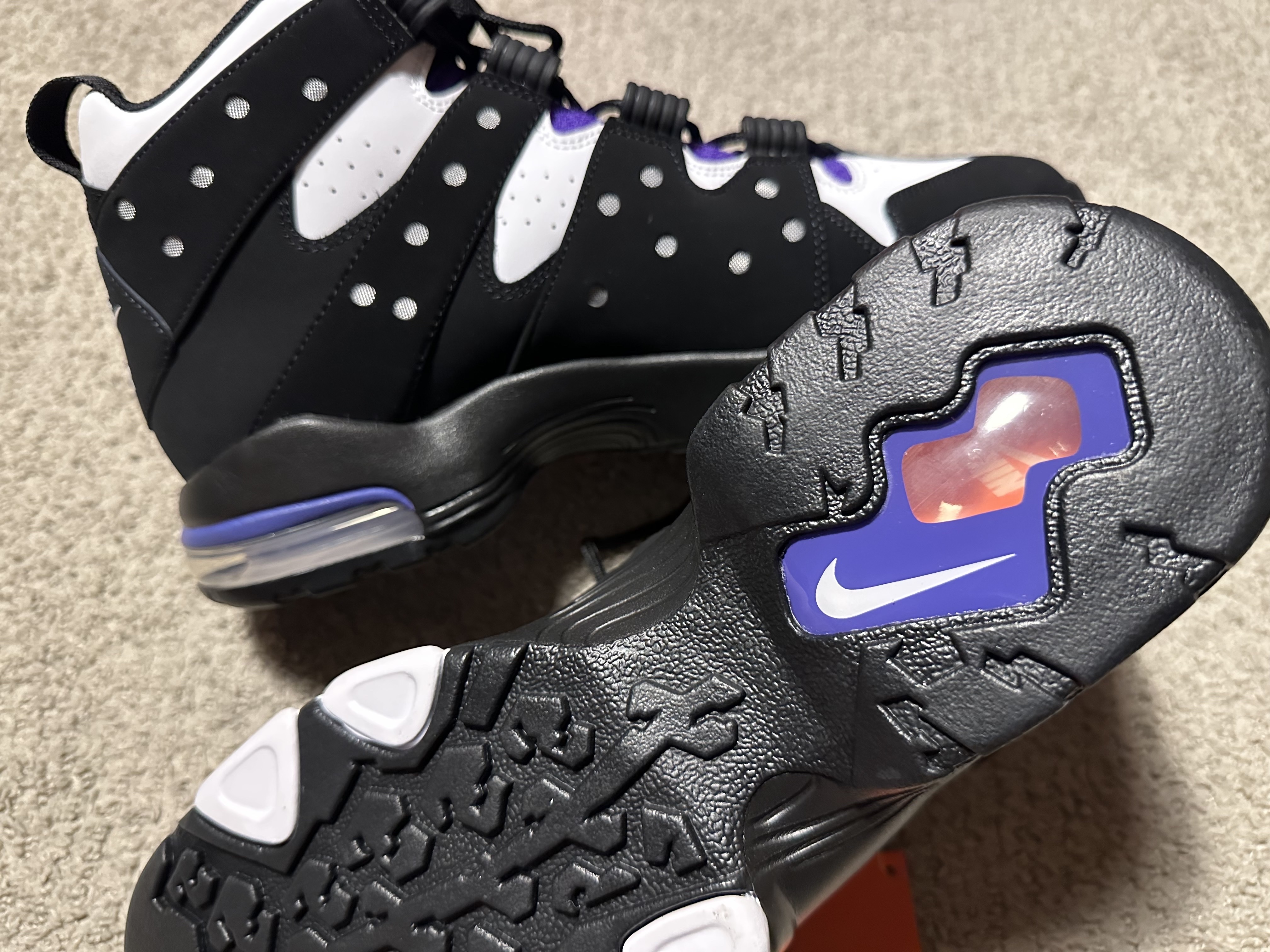 Nike Air Max 2 CB 94 Black and Pure Purple 착용 스타일 - 5