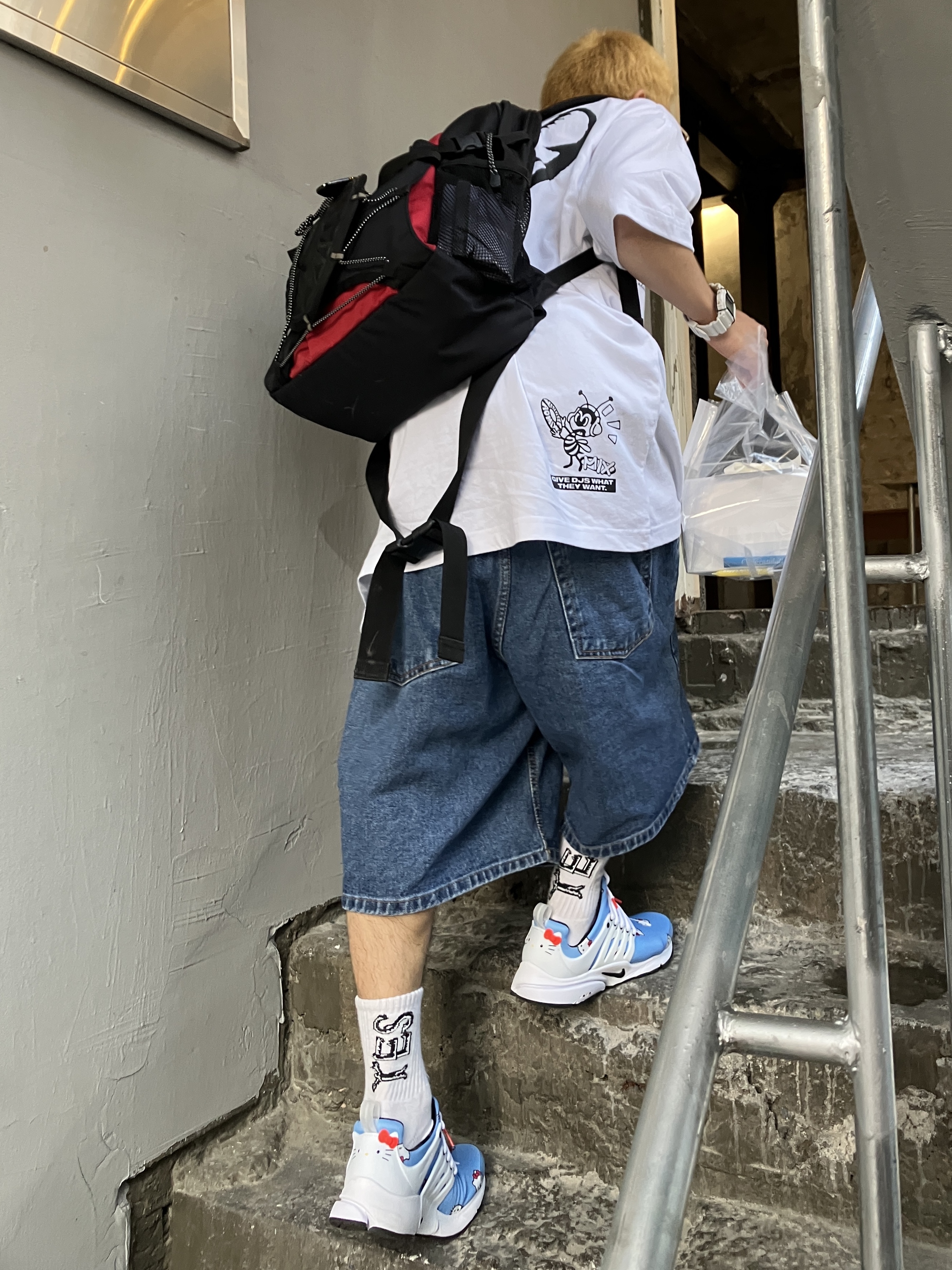 Nike x Hello Kitty Air Presto University Blue, Casio G-Shock x Thisisneverthat DW-5600TNT-7 White 착용 스타일